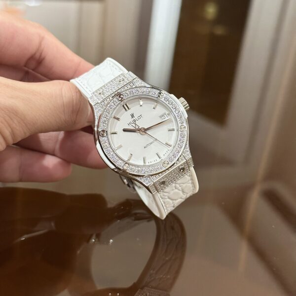 Hublot Classic Fusion Diamonds White Dial Replica 11 Watch 38mm (4)