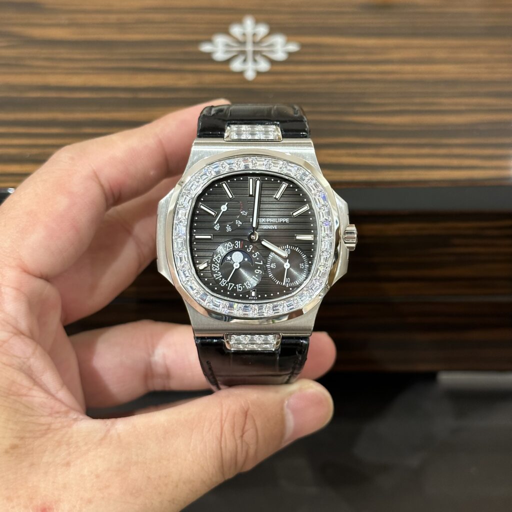 Patek Philippe Nautilus 5724G Replica 11 Watch GR Factory 40mm (1)