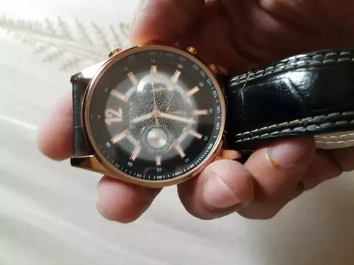 How to handle a watch damaged by steam is extremely simple right at home (1)