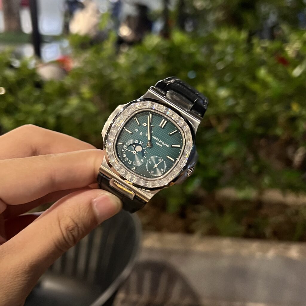 Patek Philippe Nautilus 5722G Custom Moissanite Replica 11 40mm (4)