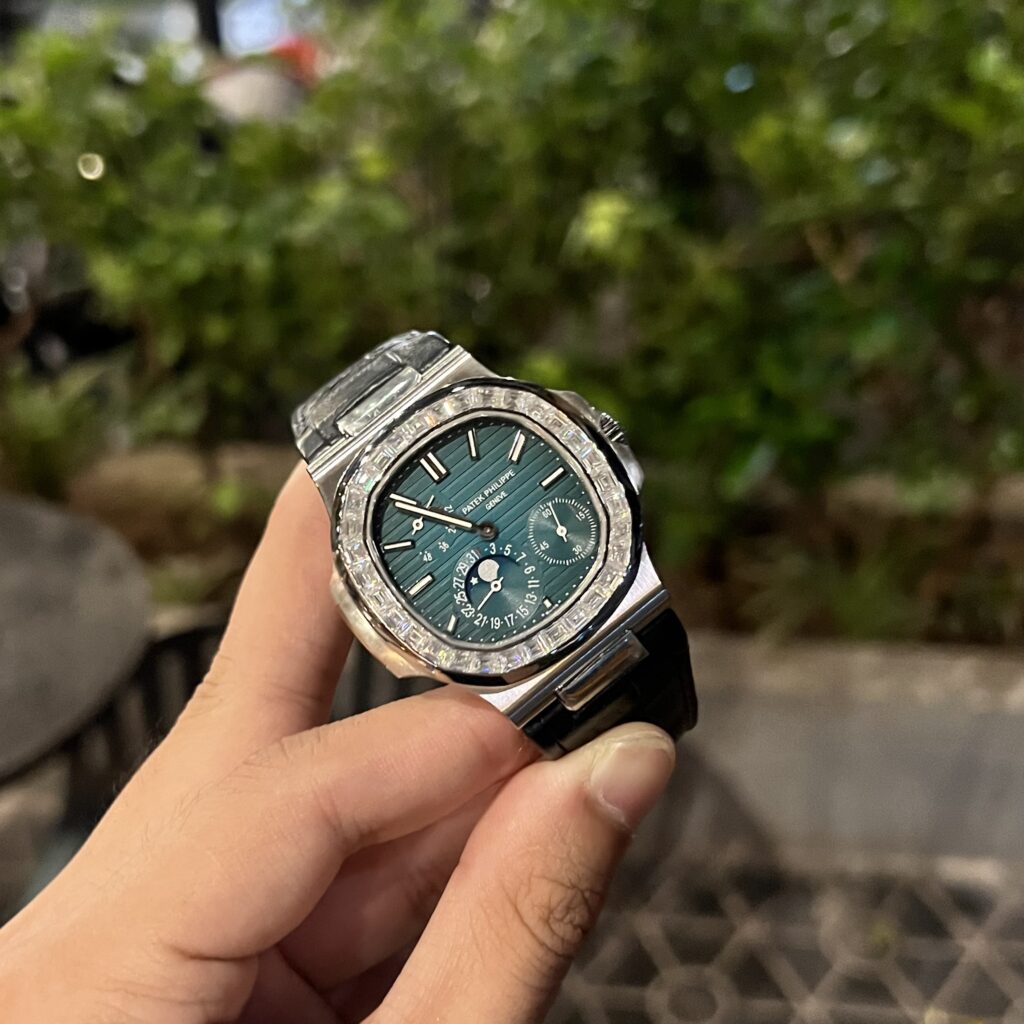 Patek Philippe Nautilus 5722G Custom Moissanite Replica 11 40mm (4)