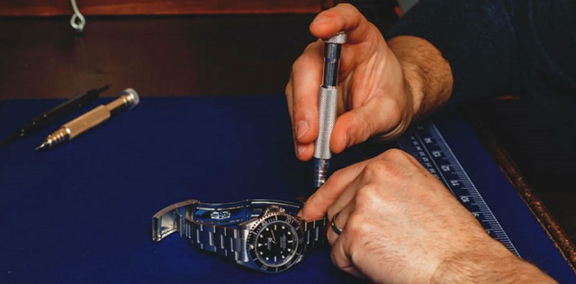 Prominent Replica Watch Repair Services at Mon Luxury