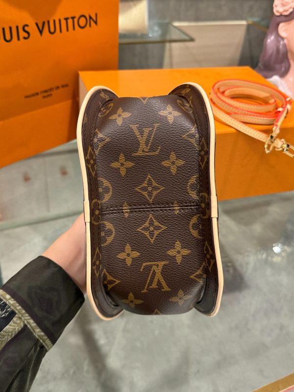 Louis Vuitton Around Me PM Monogram Replica Handbag 22.5cm