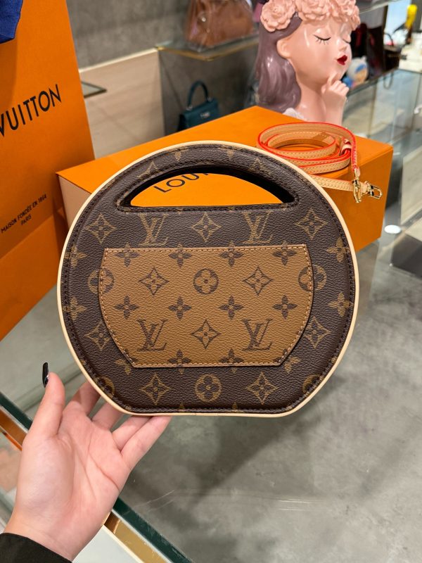 Louis Vuitton Around Me PM Monogram Replica Handbag 22.5cm