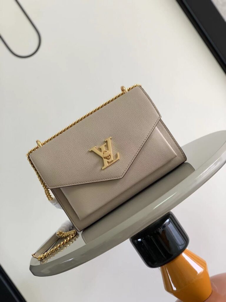 Louis Vuitton Fake Handbags Exquisite Design, Superior Quality