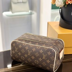 Louis Vuitton LV Dopp Kit Toilet Pouch Monogram Fake Bags 28cm