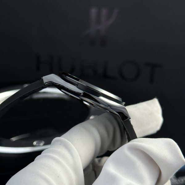 Hublot Classic Fusion Black Ceramic Bezel Diamonds JJZ Factory SW300 Customs 42mm (2)