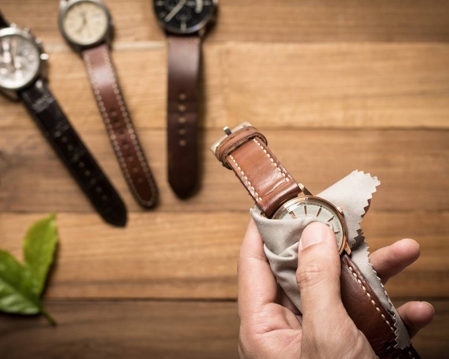 How to Properly Clean and Maintain Leather Watch Straps Like an Expert (1)