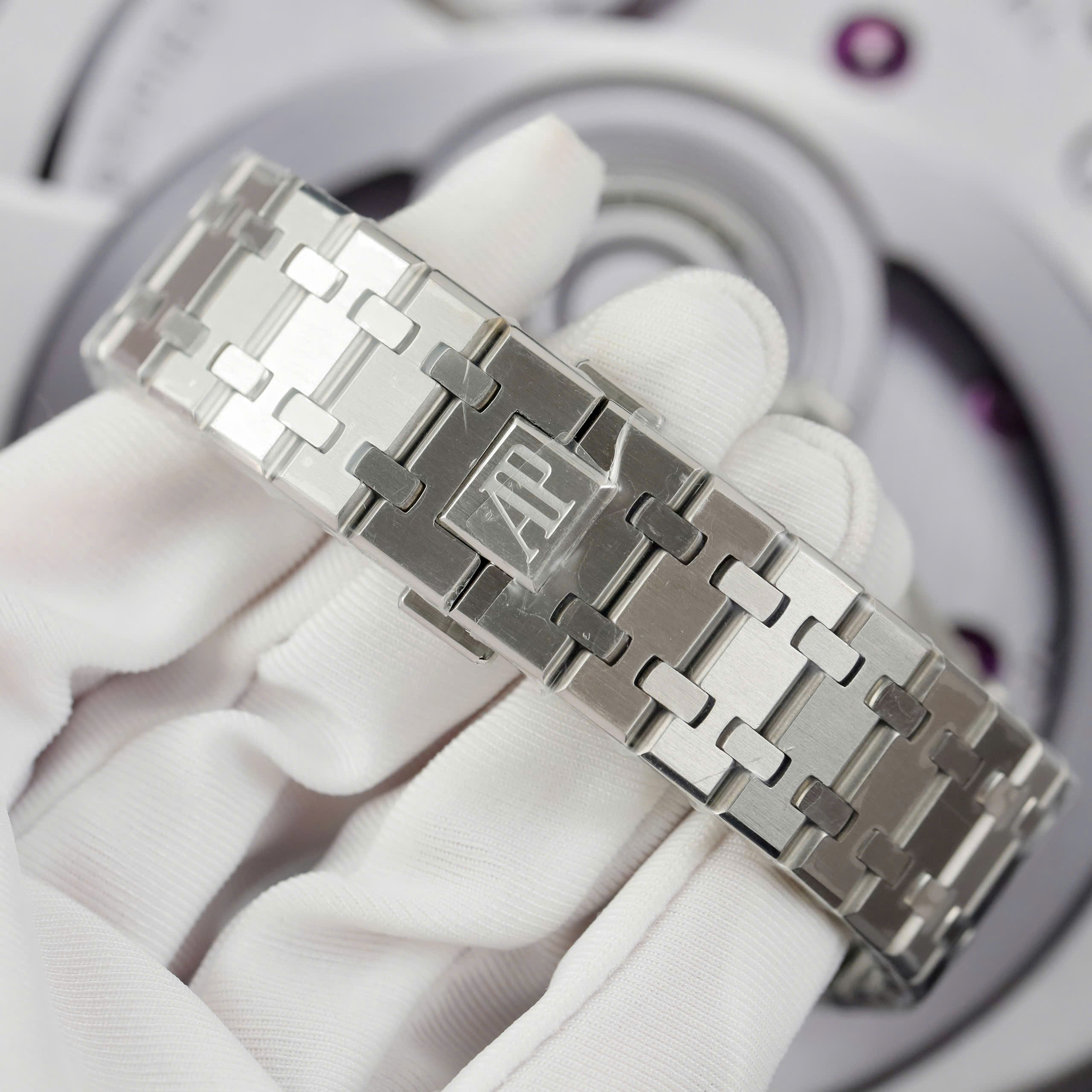 Đồng Hồ Audemars Piguet Replica 11 Royal Oak Selfwinding Flying Tourbillon 26730BC Đính Đá Baguette 41mm (2) Đồng Hồ Audemars Piguet Replica 11 Royal Oak Selfwinding Flying Tourbillon 26730BC Đính Đá Baguette 41mm