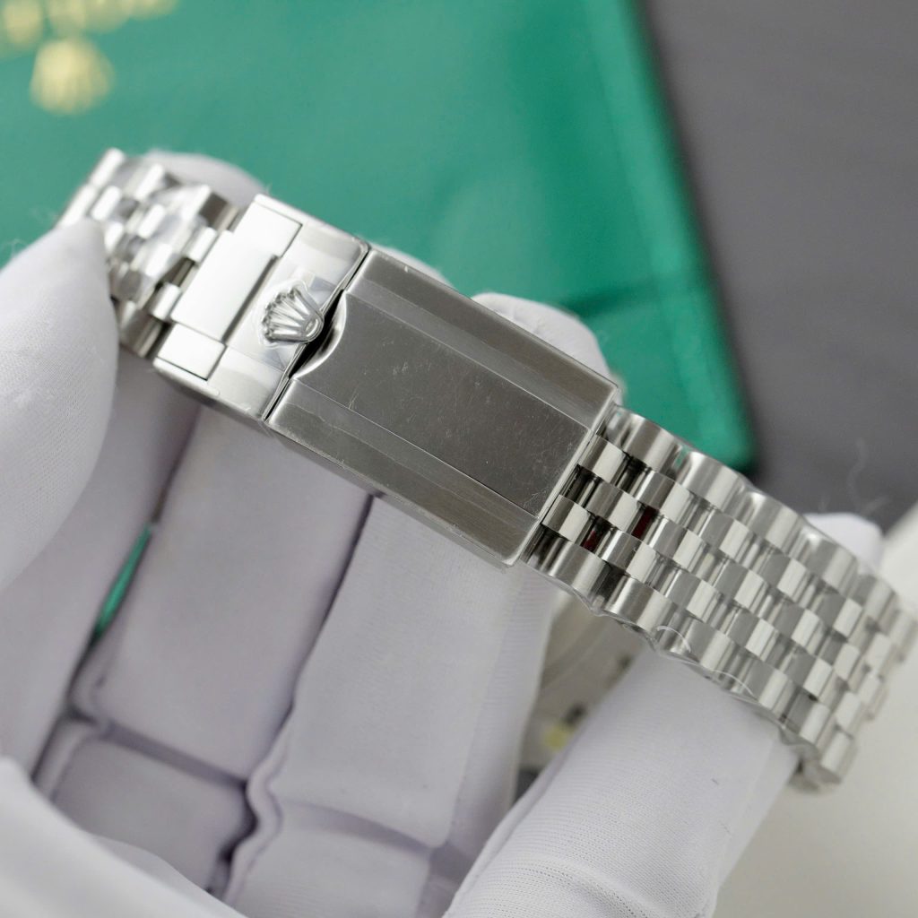 Đồng Hồ Rolex GMT-Master II 126710GRNR Bruce Wayne Rep11 Nhà Máy Clean 40mm