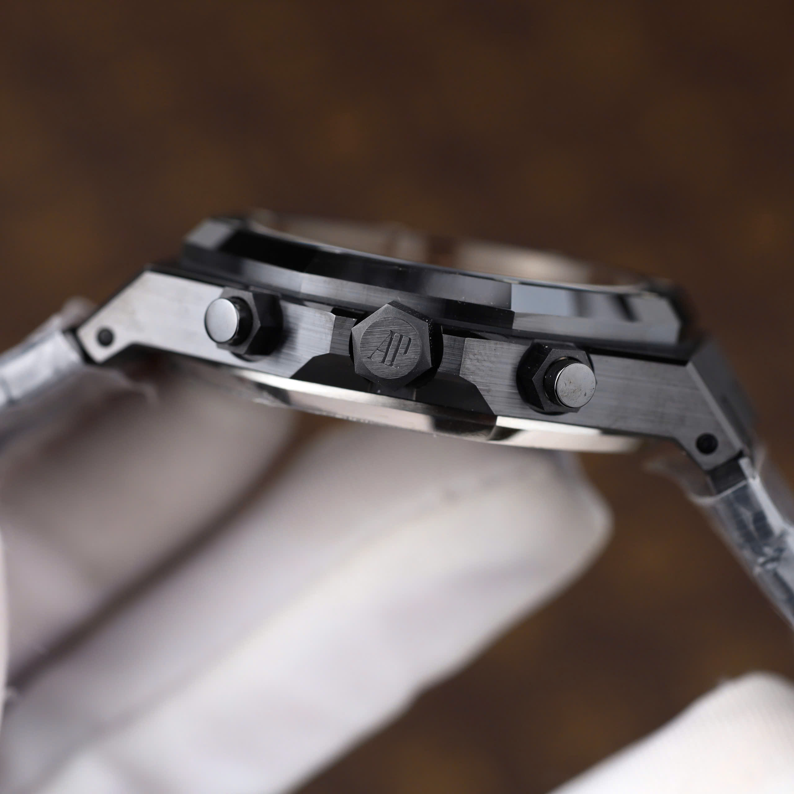 Đồng Hồ Audemars Piguet Replica 11 Royal Oak 26240CE Vỏ Gốm Đen Xưởng APS 41mm (11) Đồng Hồ Audemars Piguet Replica 11 Royal Oak 26240CE Vỏ Gốm Đen Xưởng APS 41mm