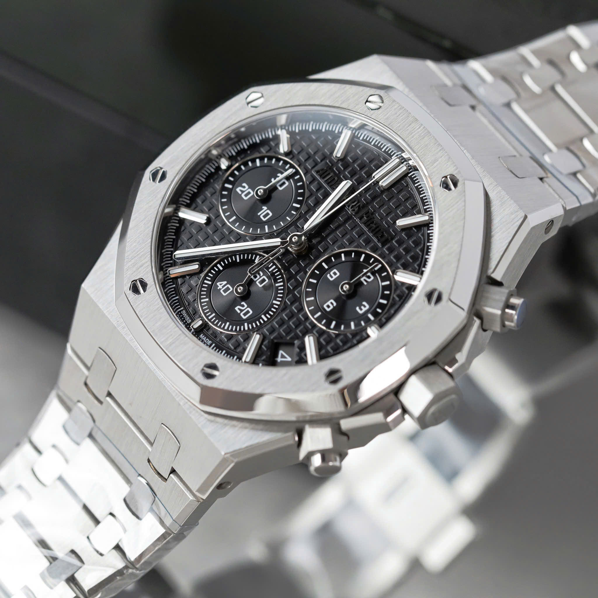 Đồng Hồ Audemars Piguet Replica 11 Royal Oak Chronograph 26240 Mặt Đen Nhà Máy APS 41mm (4) Đồng Hồ Audemars Piguet Replica 11 Royal Oak Chronograph 26240 Mặt Đen Nhà Máy APS 41mm