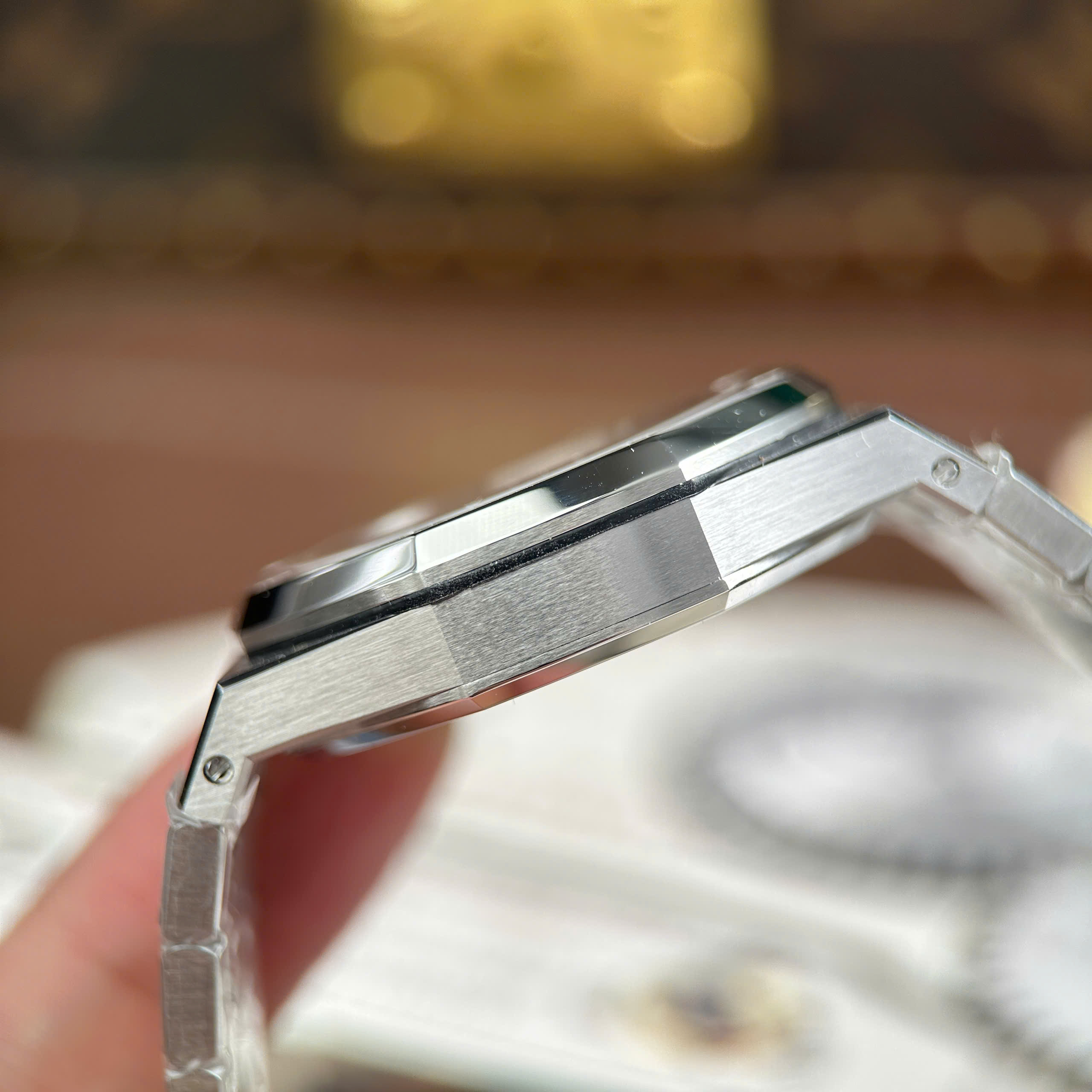 Đồng Hồ Audemars Piguet Replica Royal Oak 15450ST Mặt Trắng Nhà Máy APS 37mm (4) Đồng Hồ Audemars Piguet Replica Royal Oak 15450ST Mặt Trắng Nhà Máy APS 37mm