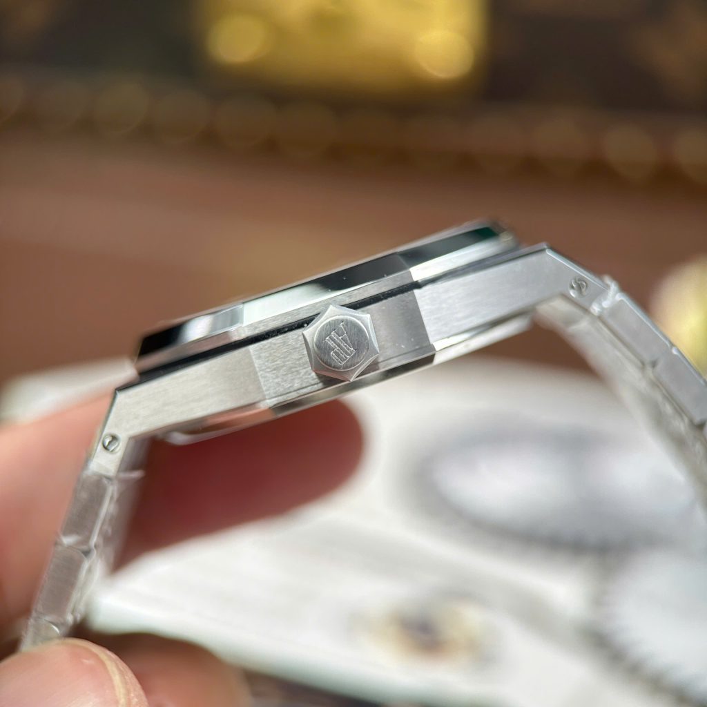 Đồng Hồ Audemars Piguet Replica Royal Oak 15450ST Mặt Trắng Nhà Máy APS 37mm