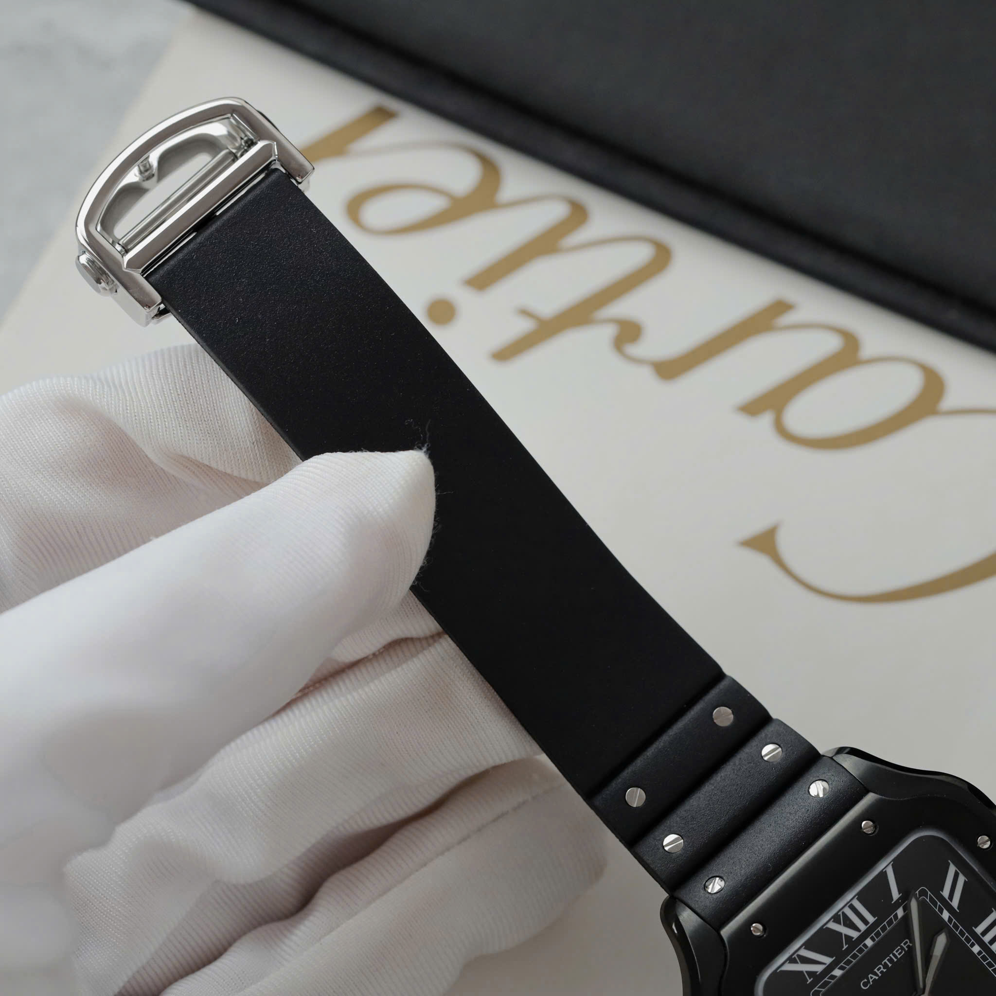 Đồng Hồ Cartier Santos de Cartier Replica 11 Dây Cao Su Đen Nhà Máy BV 39 (8) Đồng Hồ Cartier Santos de Cartier Replica 11 Dây Cao Su Đen Nhà Máy BV 39.8mm