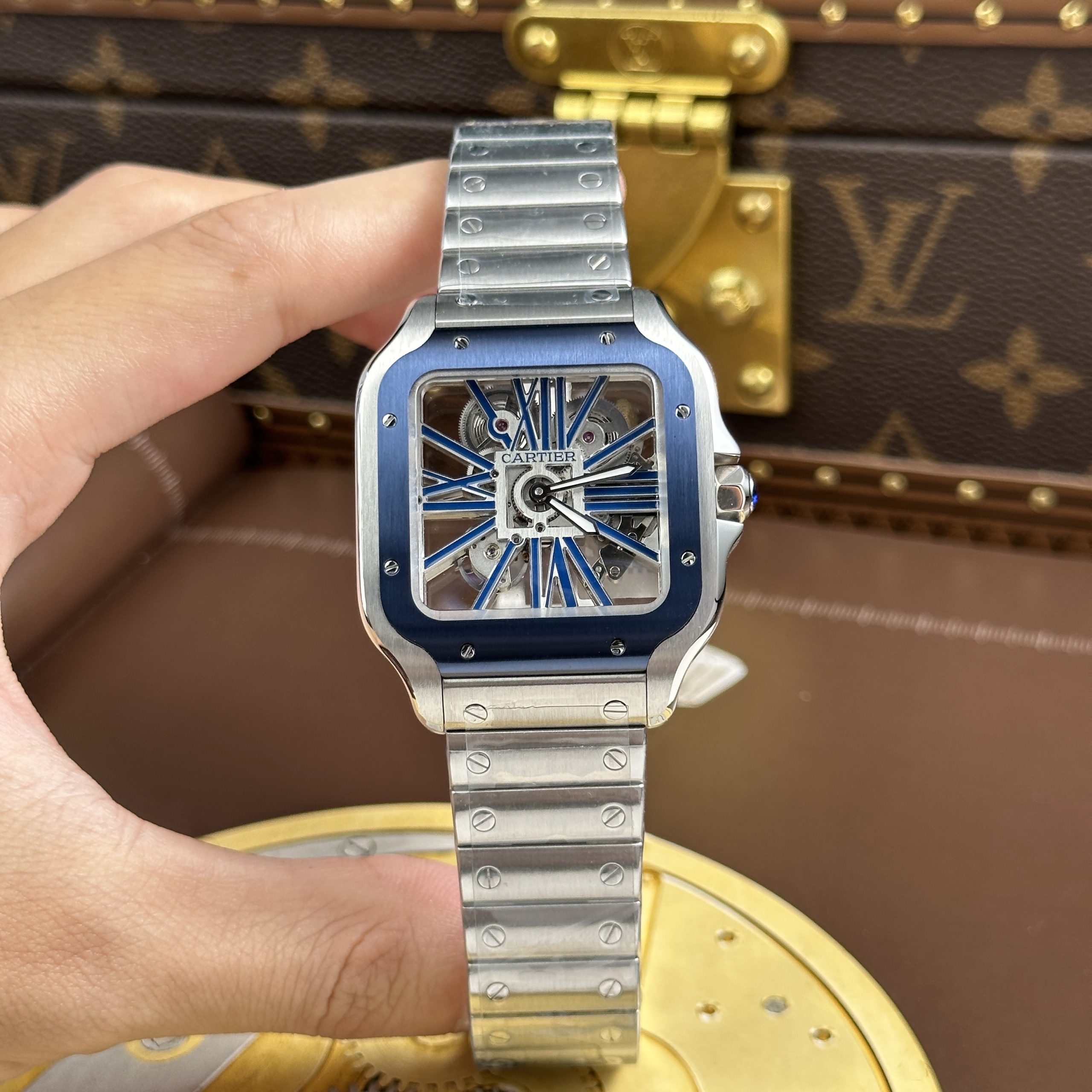 Đồng Hồ Cartier Santos de Cartier Replica Skeleton Demi Xanh Dương Nhà Máy MLF 39 (2) Đồng Hồ Cartier Santos de Cartier Replica Skeleton Demi Xanh Dương Nhà Máy MLF 39.8mm
