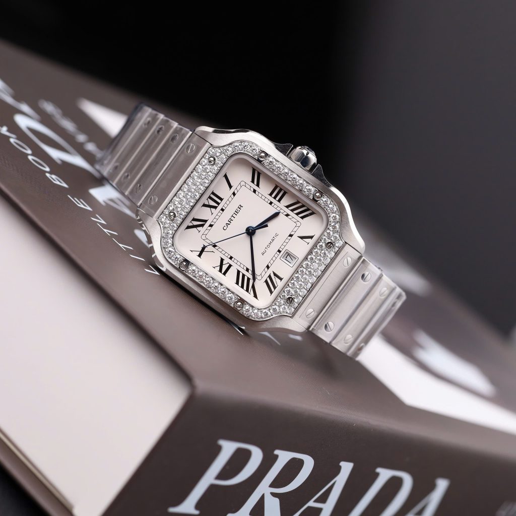 Đồng Hồ Catier Santos Chế Tác Kim Cương Moissanite Mặt Trắng Dây Kim Loại 39.8mm