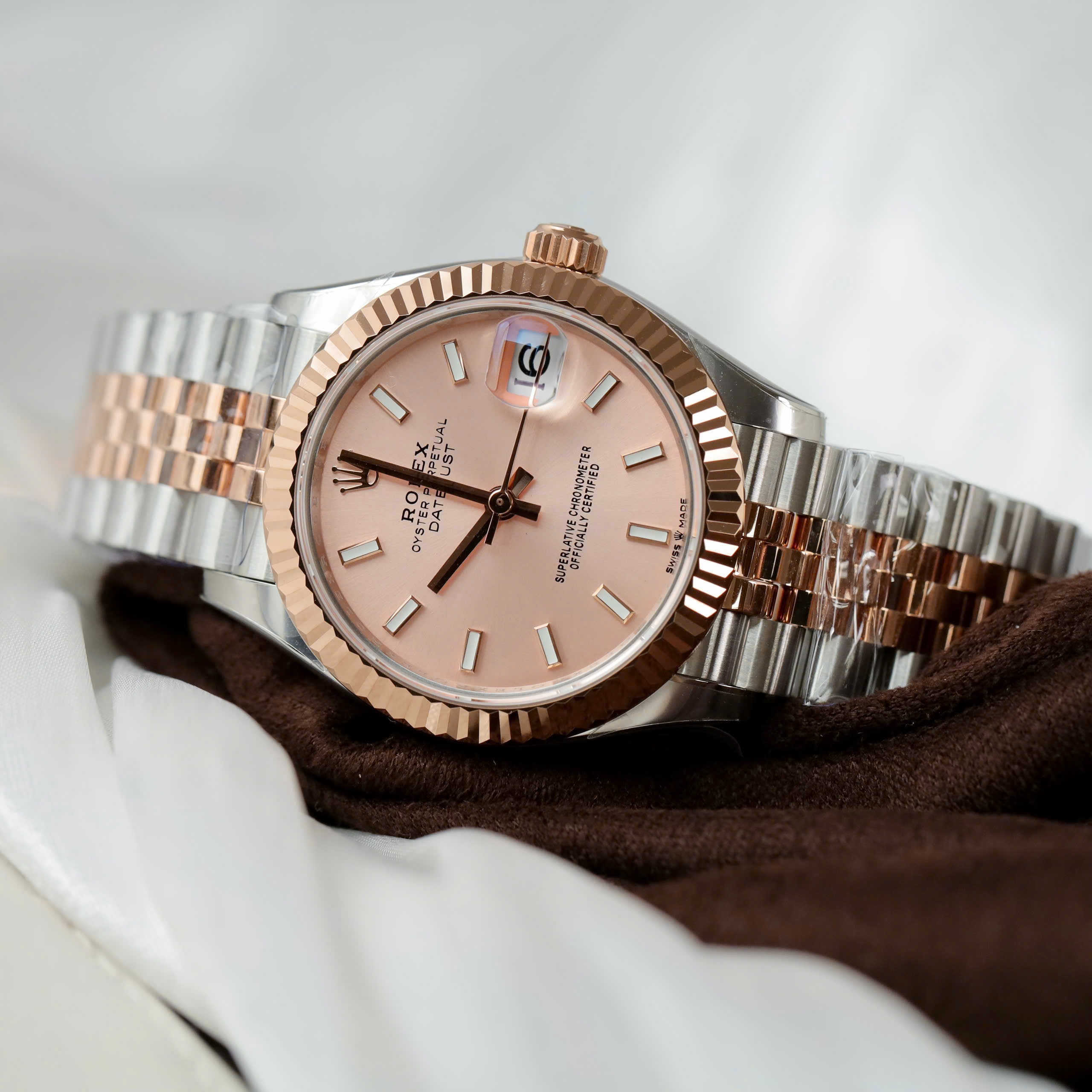 Đồng Hồ DateJust Replica 11 Mặt Số Hồng Cọc Số Dạ Quang Nhà Máy THB 31mm (3) Đồng Hồ Rolex DateJust Replica 11 Mặt Số Hồng Cọc Số Dạ Quang Nhà Máy THB 31mm