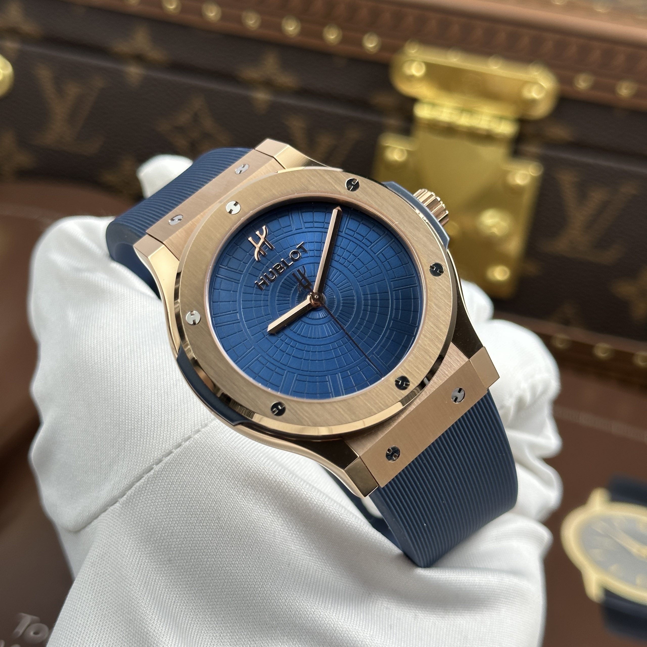 Đồng Hồ Hublot Classic Fusion Chế Tác Vàng Hồng Boutique Pisa 1940 Edition Xưởng JJZ 42mm (11) Đồng Hồ Hublot Classic Fusion Chế Tác Vàng Hồng Boutique Pisa 1940 Edition Xưởng JJZ 42mm