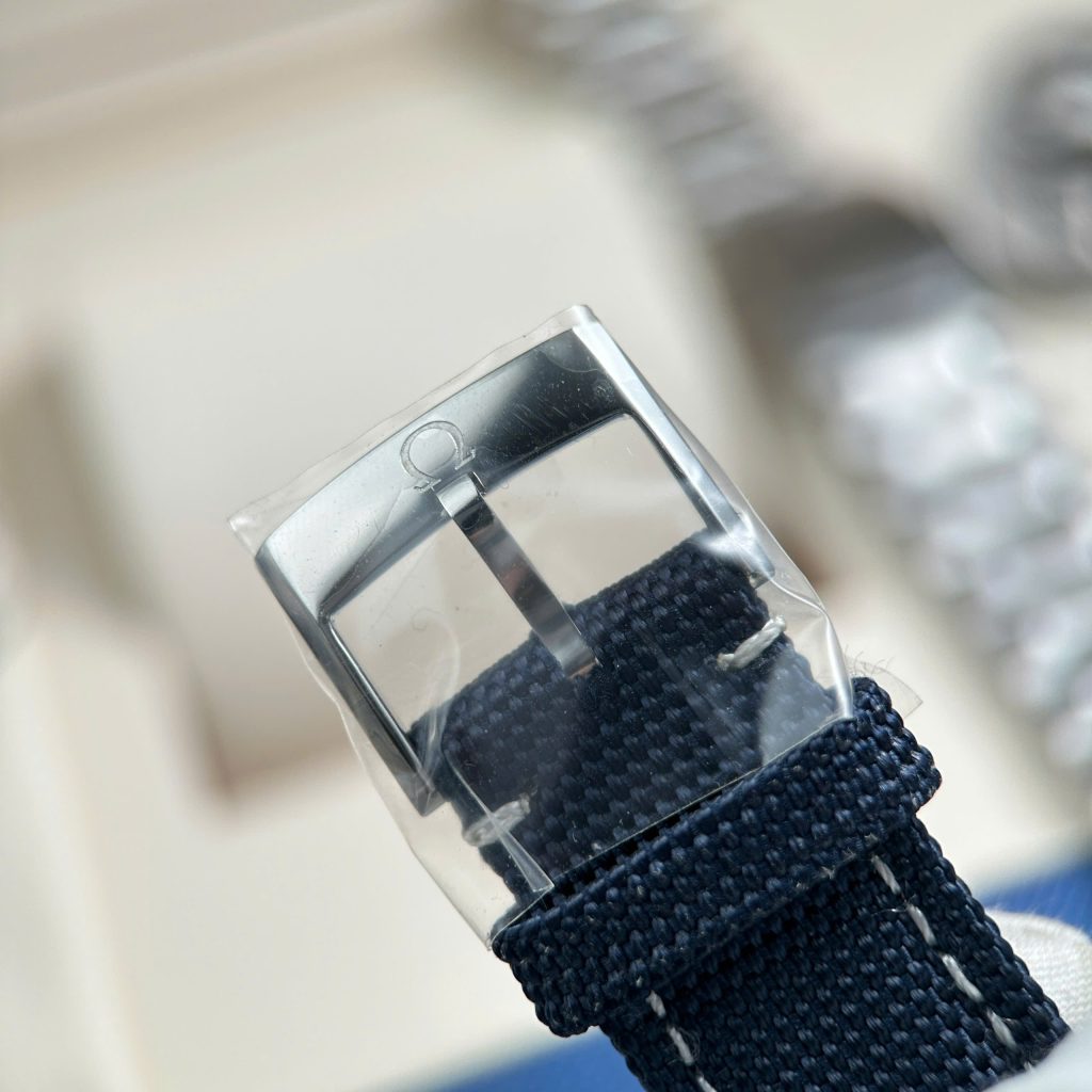 Đồng Hồ Omega Replica Speedmaster Silver Snoopy 50th Anniversary New 2025 42mm