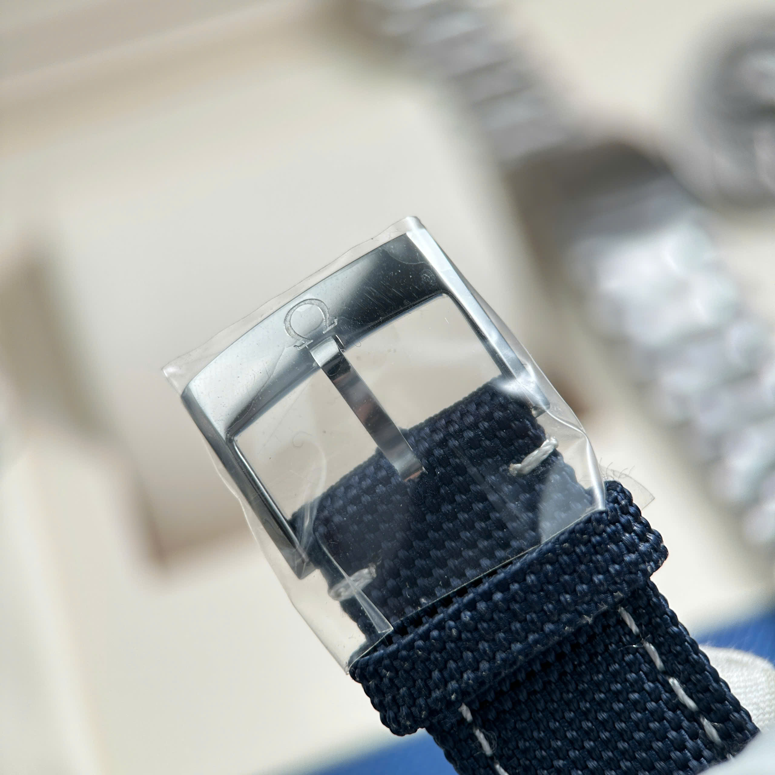 Đồng Hồ Omega Replica Speedmaster Silver Snoopy 50th Anniversary New 2025 42mm (11) Đồng Hồ Omega Replica Speedmaster Silver Snoopy 50th Anniversary New 2025 42mm