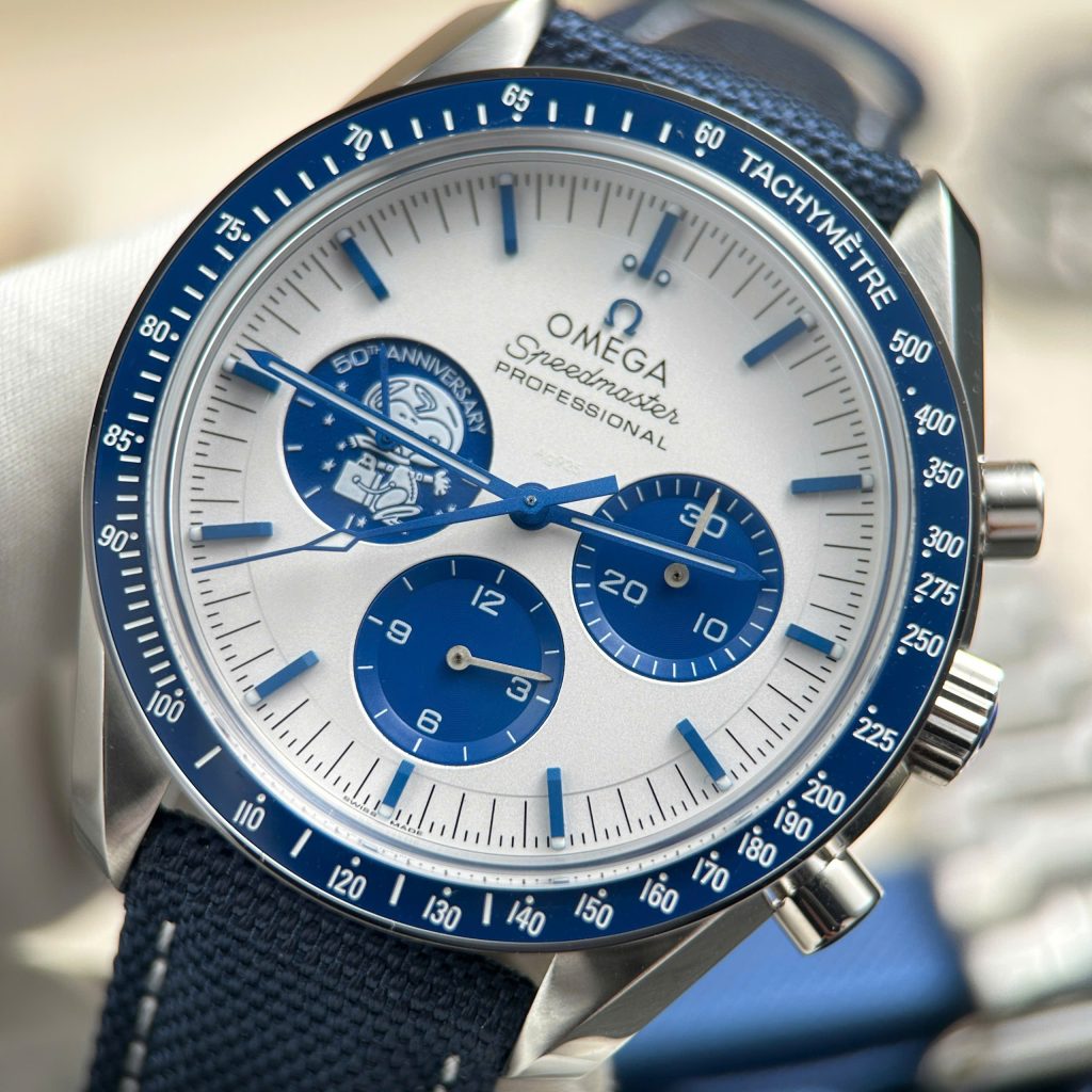 Đồng Hồ Omega Replica Speedmaster Silver Snoopy 50th Anniversary New 2025 42mm