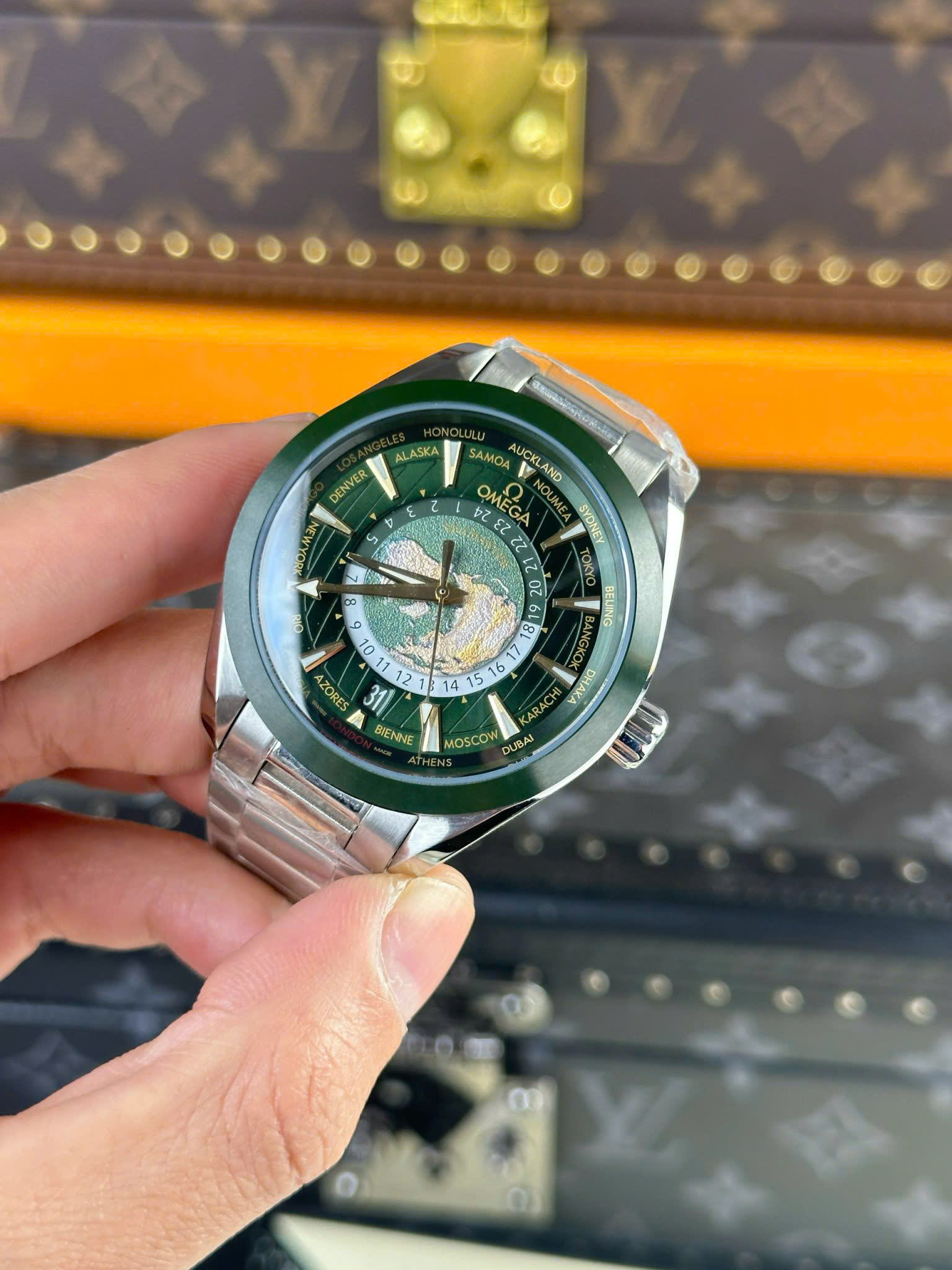 Đồng Hồ Omega Seamaster Aqua Terra Worldtimer Replica 11 Màu Xanh Lá Dây Kim Loại 43mm (8) Đồng Hồ Omega Seamaster Aqua Terra Worldtimer Replica 11 Màu Xanh Lá Dây Kim Loại 43mm