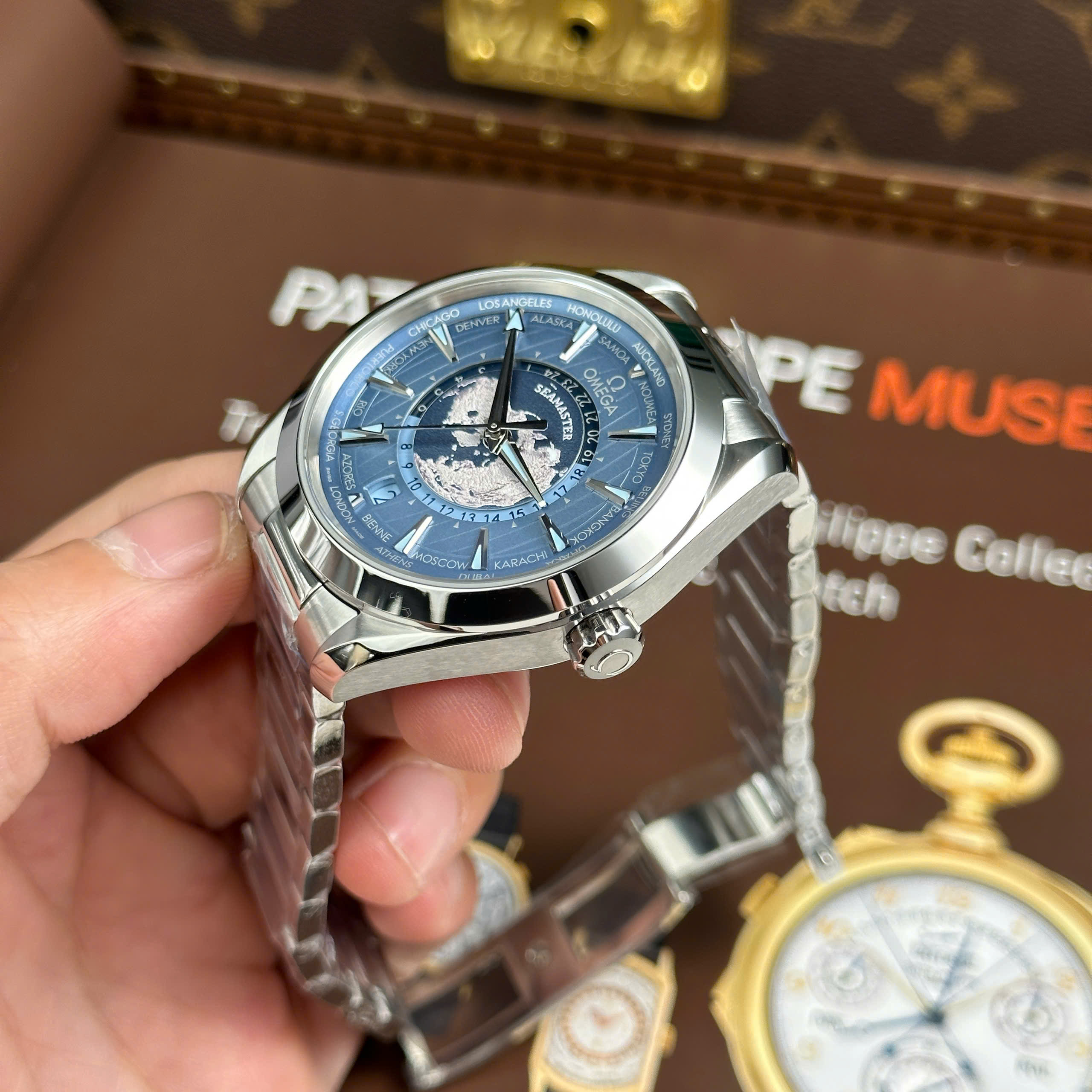 Đồng Hồ Omega Seamaster Replica 11 Aqua Terra Worldtimer Màu Xanh Dương 43mm (2) Đồng Hồ Omega Seamaster Rep11 Aqua Terra Worldtimer Màu Xanh Dương Dây Kim Loại 43mm