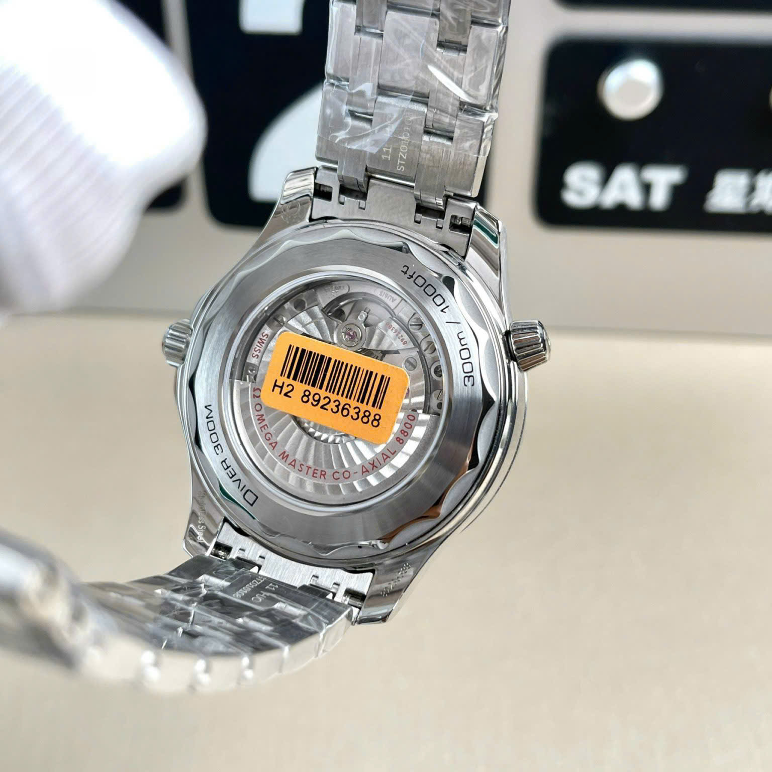 Đồng Hồ Omega Seamaster Replica Diver 300M Master Chronometer Mặt Số Xanh Lá 42mm (7) Đồng Hồ Omega Seamaster Replica Diver 300M Master Chronometer Mặt Số Xanh Lá 42mm