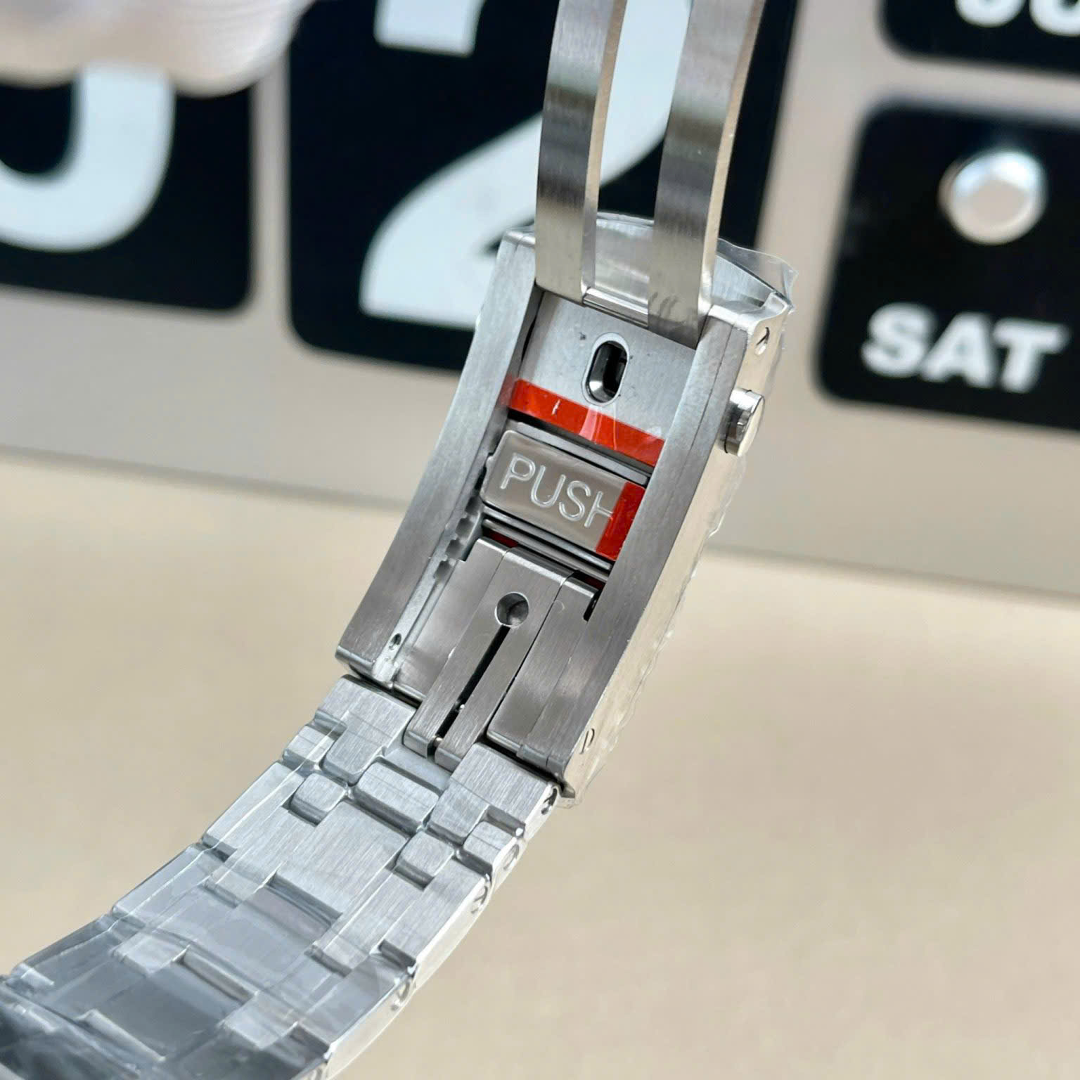 Đồng Hồ Omega Seamaster Replica Diver 300M Master Chronometer Mặt Số Xanh Lá 42mm (8) Đồng Hồ Omega Seamaster Replica Diver 300M Master Chronometer Mặt Số Xanh Lá 42mm