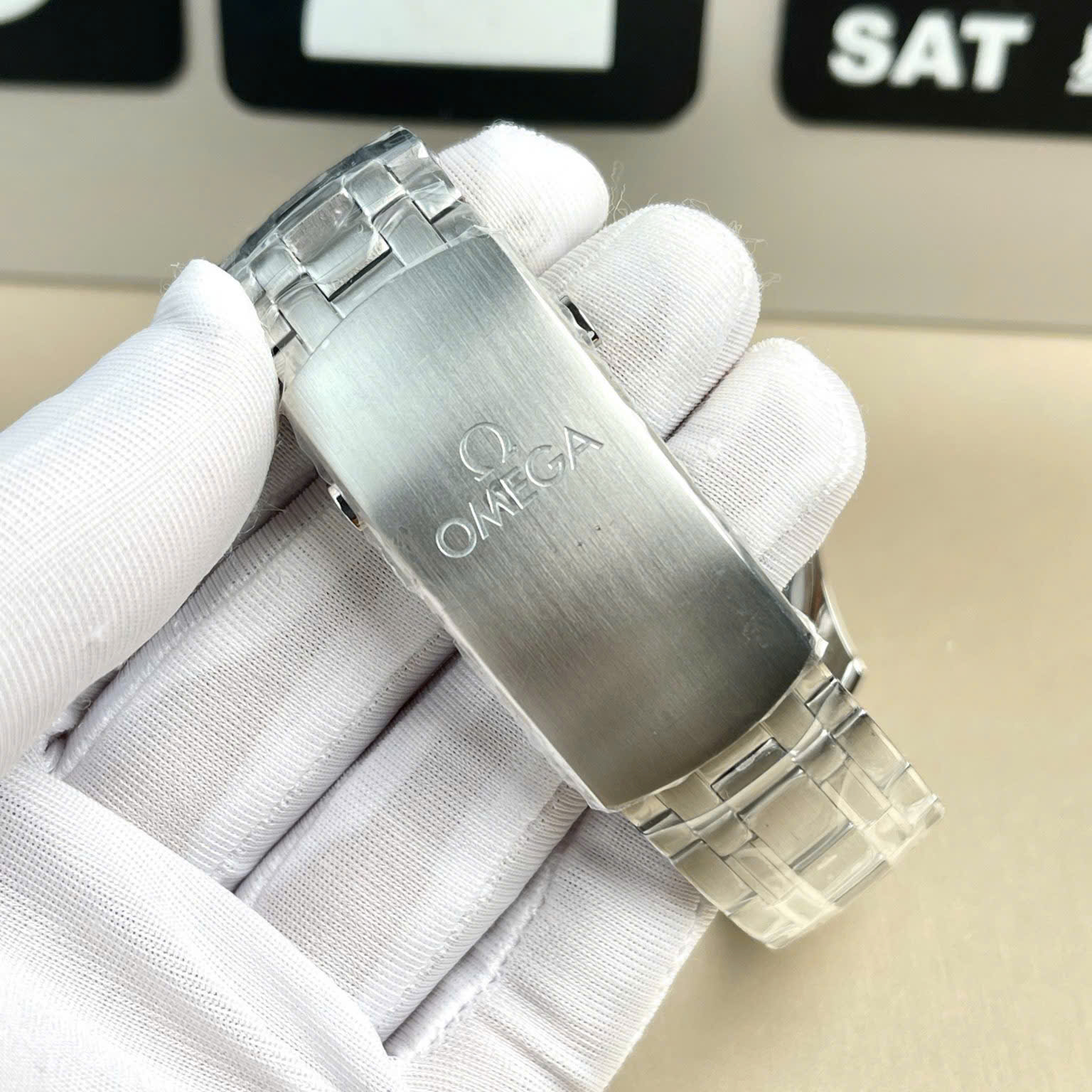 Đồng Hồ Omega Seamaster Replica Diver 300M Master Chronometer Mặt Số Xanh Lá 42mm (9) Đồng Hồ Omega Seamaster Replica Diver 300M Master Chronometer Mặt Số Xanh Lá 42mm