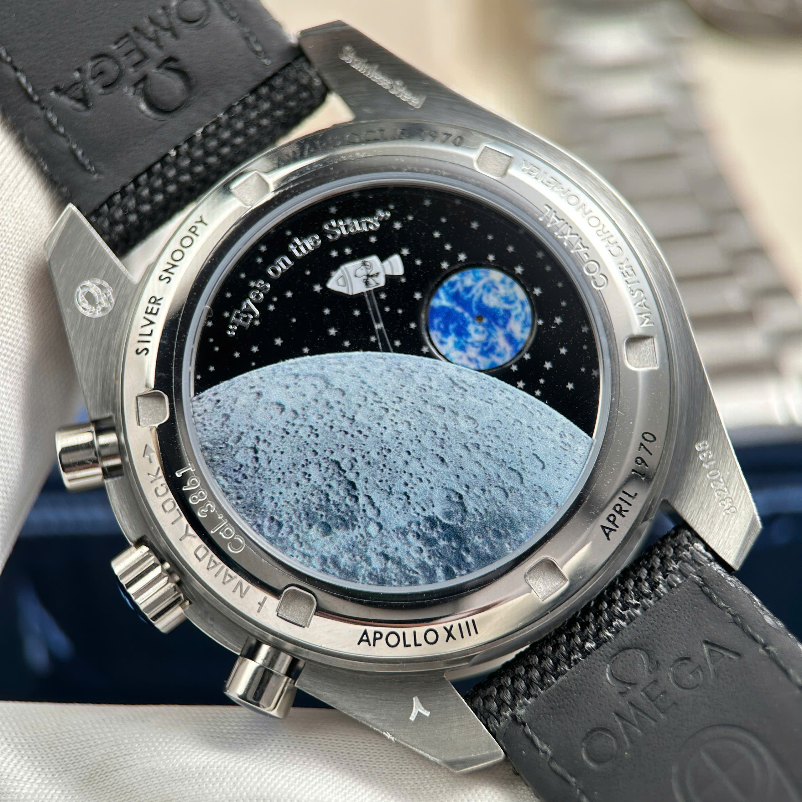 Đồng Hồ Omega Speedmaster Apollo 13 Snoopy Chế Tác Mặt Trắng New 2025 42mm (12) Đồng Hồ Omega Speedmaster Apollo 13 Snoopy Chế Tác Mặt Trắng New 2025 42mm