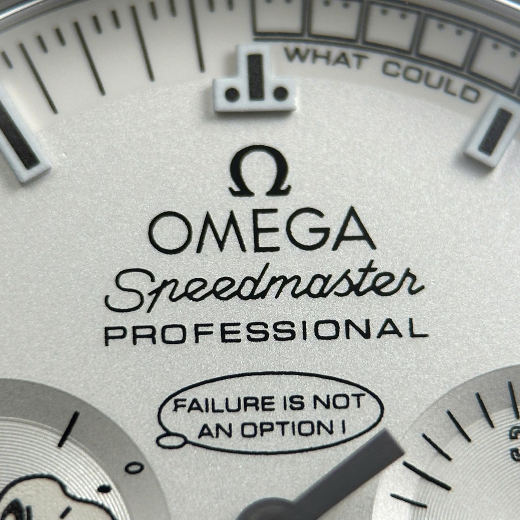 Đồng Hồ Omega Speedmaster Apollo 13 Snoopy Chế Tác Mặt Trắng New 2025 42mm