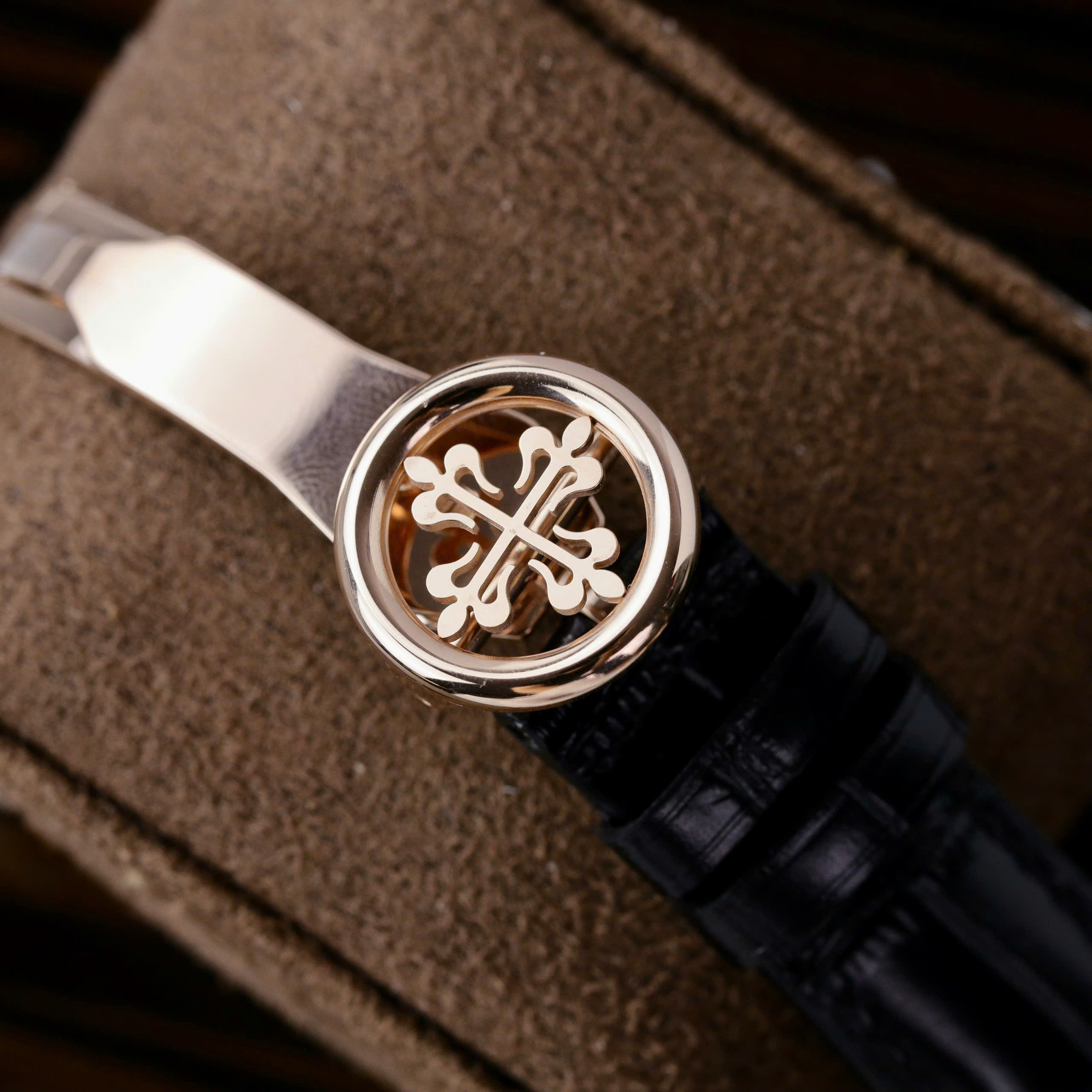 Đồng Hồ Patek Philippe 5205R Chế Tác Bọc Vàng 18K Mặt Xanh Lá Xưởng GR 40mm (9) Đồng Hồ Patek Philippe 5205R Chế Tác Bọc Vàng 18K Mặt Xanh Lá Xưởng GR 40mm