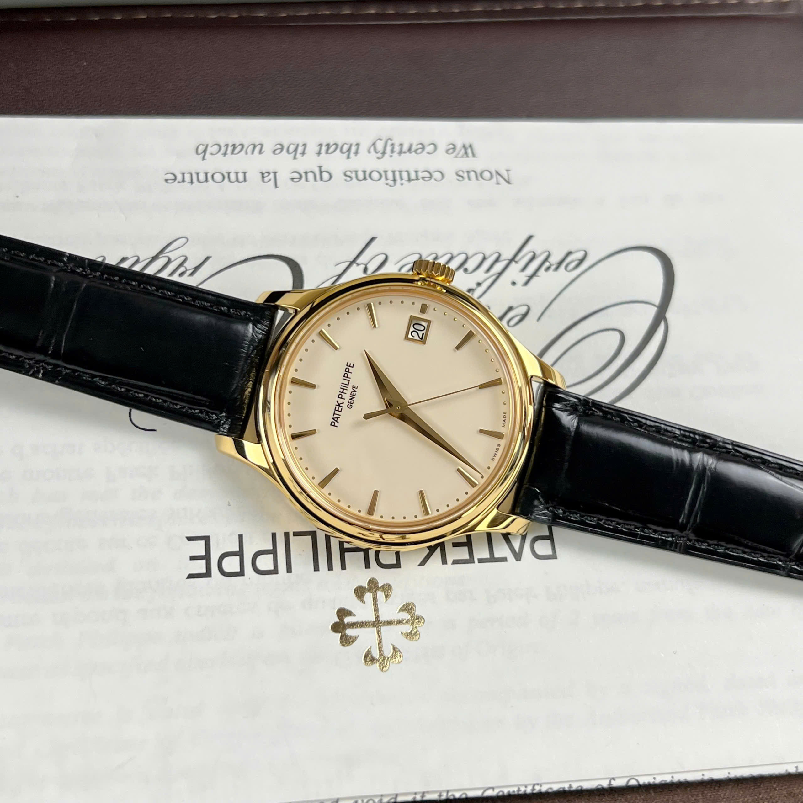 Đồng Hồ Patek Philippe Calatrava 5227 Chế Tác Bọc Vàng 18K Dây Da Nâu Nhà Máy 3K 40mm (3) Đồng Hồ Patek Philippe Calatrava 5227 Chế Tác Bọc Vàng 18K Dây Da Nâu Nhà Máy 3K 40mm