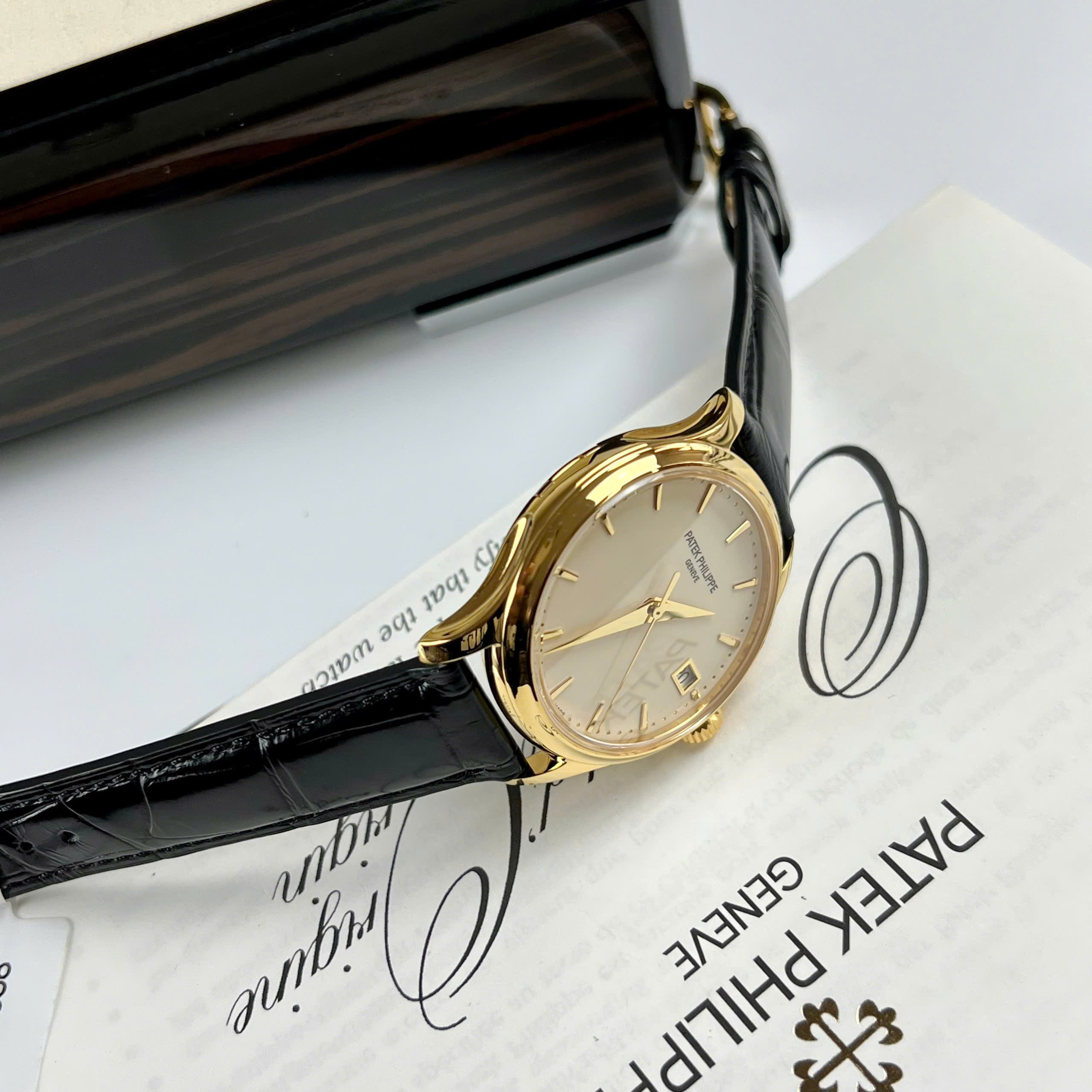 Đồng Hồ Patek Philippe Calatrava 5227 Chế Tác Bọc Vàng 18K Dây Da Nâu Nhà Máy 3K 40mm (5) Đồng Hồ Patek Philippe Calatrava 5227 Chế Tác Bọc Vàng 18K Dây Da Nâu Nhà Máy 3K 40mm