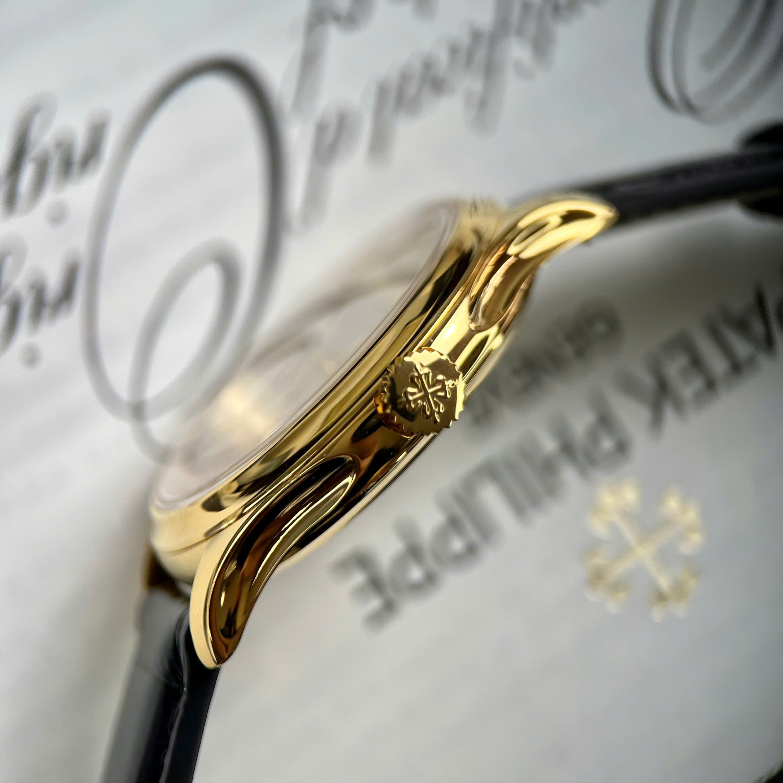 Đồng Hồ Patek Philippe Calatrava 5227 Chế Tác Bọc Vàng 18K Dây Da Nâu Nhà Máy 3K 40mm (6) Đồng Hồ Patek Philippe Calatrava 5227 Chế Tác Bọc Vàng 18K Dây Da Nâu Nhà Máy 3K 40mm