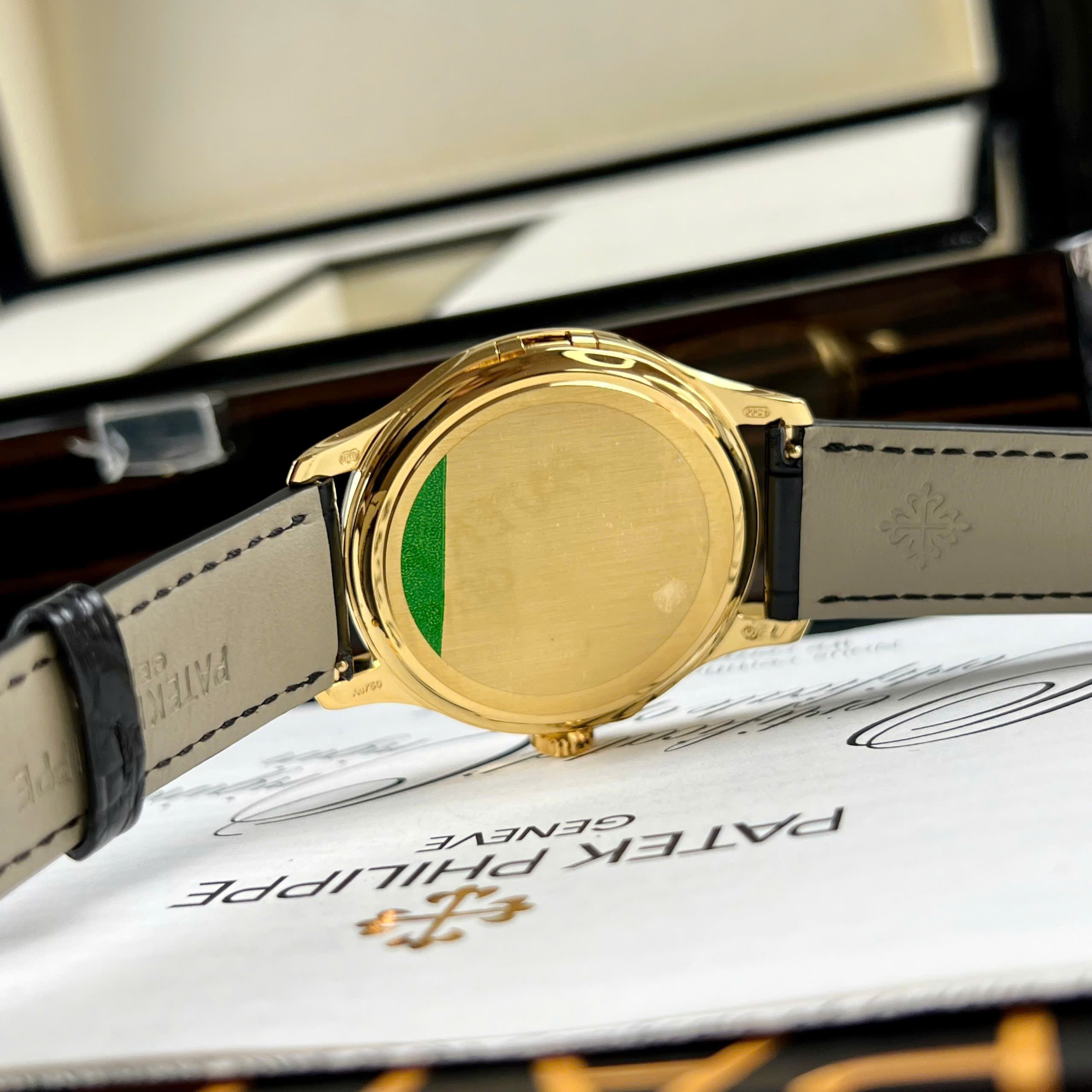 Đồng Hồ Patek Philippe Calatrava 5227 Chế Tác Bọc Vàng 18K Dây Da Nâu Nhà Máy 3K 40mm (9) Đồng Hồ Patek Philippe Calatrava 5227 Chế Tác Bọc Vàng 18K Dây Da Nâu Nhà Máy 3K 40mm