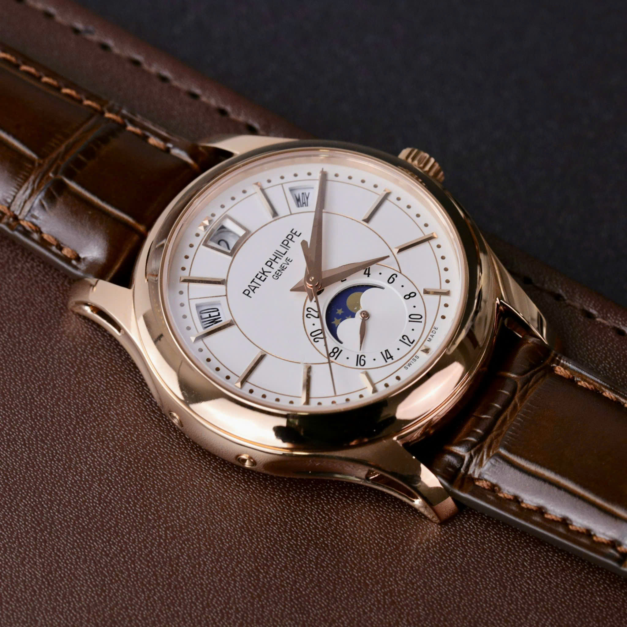 Đồng Hồ Patek Philippe Chế Tác Complations 5205R Vàng Hồng Mặt Trắng Nhà Máy GR 40mm (2) Đồng Hồ Patek Philippe Chế Tác Complations 5205R Vàng Hồng Mặt Trắng Nhà Máy GR 40mm