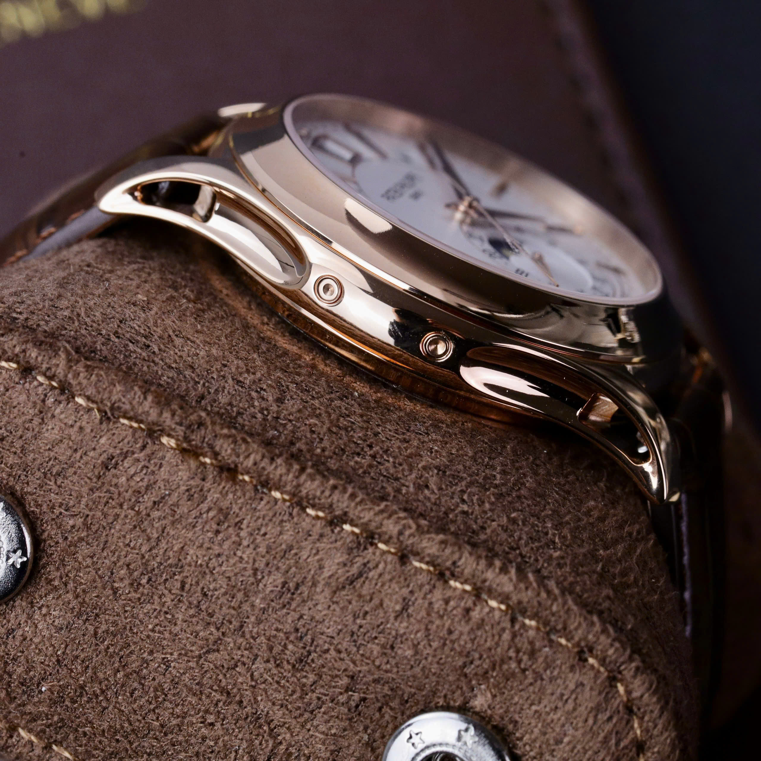 Đồng Hồ Patek Philippe Chế Tác Complations 5205R Vàng Hồng Mặt Trắng Nhà Máy GR 40mm (4) Đồng Hồ Patek Philippe Chế Tác Complations 5205R Vàng Hồng Mặt Trắng Nhà Máy GR 40mm