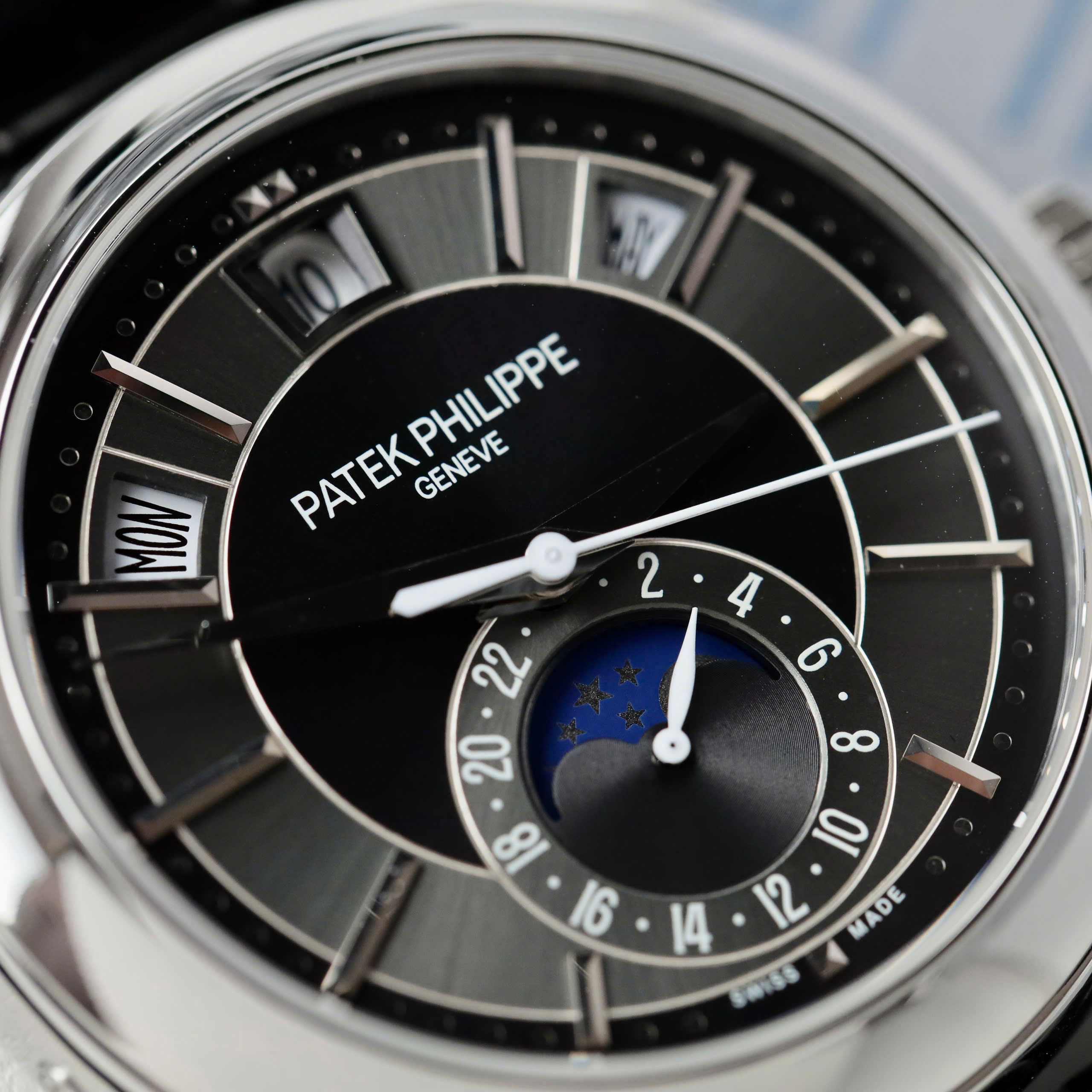 Đồng Hồ Patek Philippe Chế Tác Complications 5205R Mặt Đen Nhà Máy GR 40mm (3) Đồng Hồ Patek Philippe Chế Tác Complications 5205R Mặt Đen Nhà Máy GR 40mm