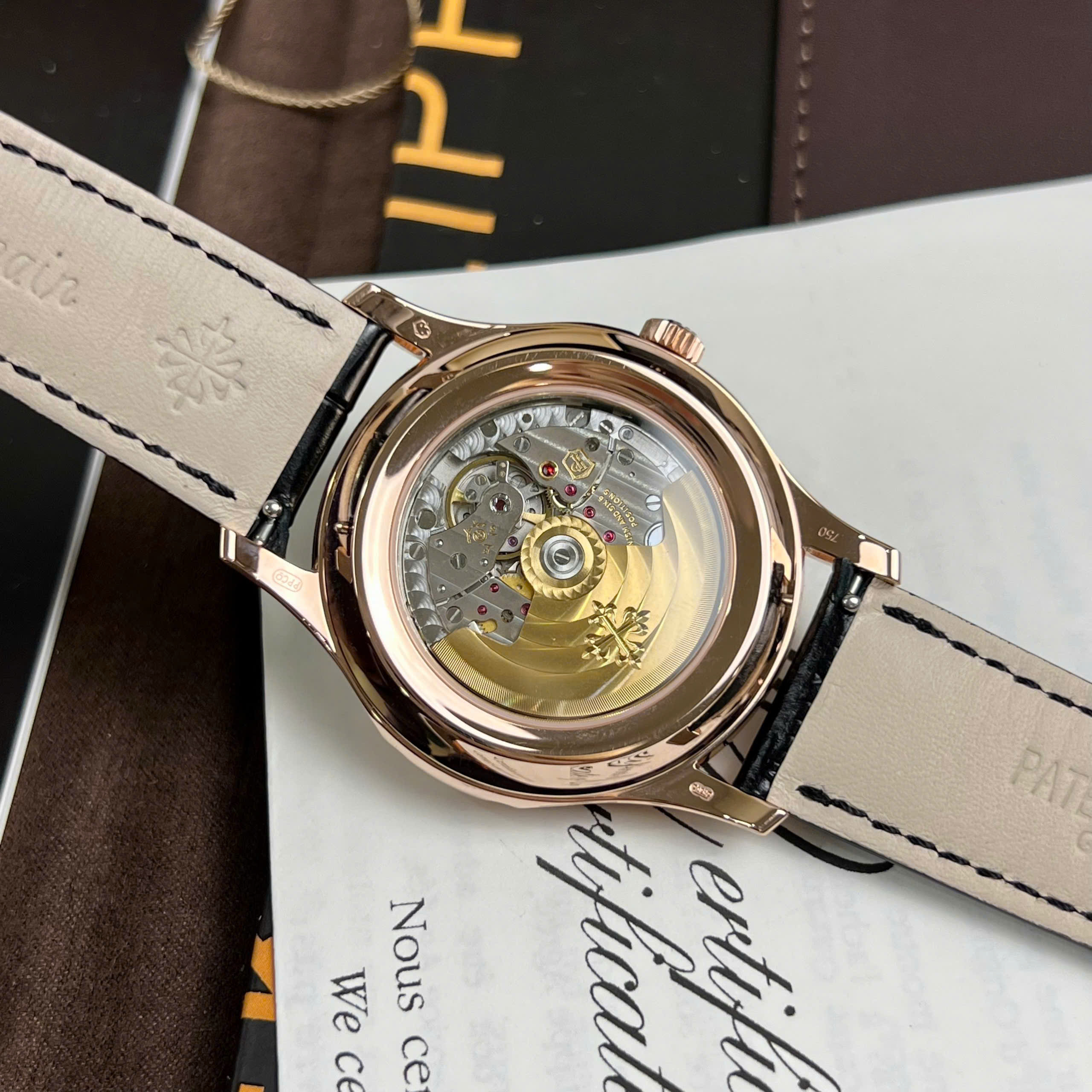 Đồng Hồ Patek Philippe Nautilus 5205R Chế Tác Bọc Vàng 18K Xưởng GR 40mm (8) Đồng Hồ Patek Philippe 5205R Chế Tác Bọc Vàng 18K Dây Da Đen Xưởng GR 40mm