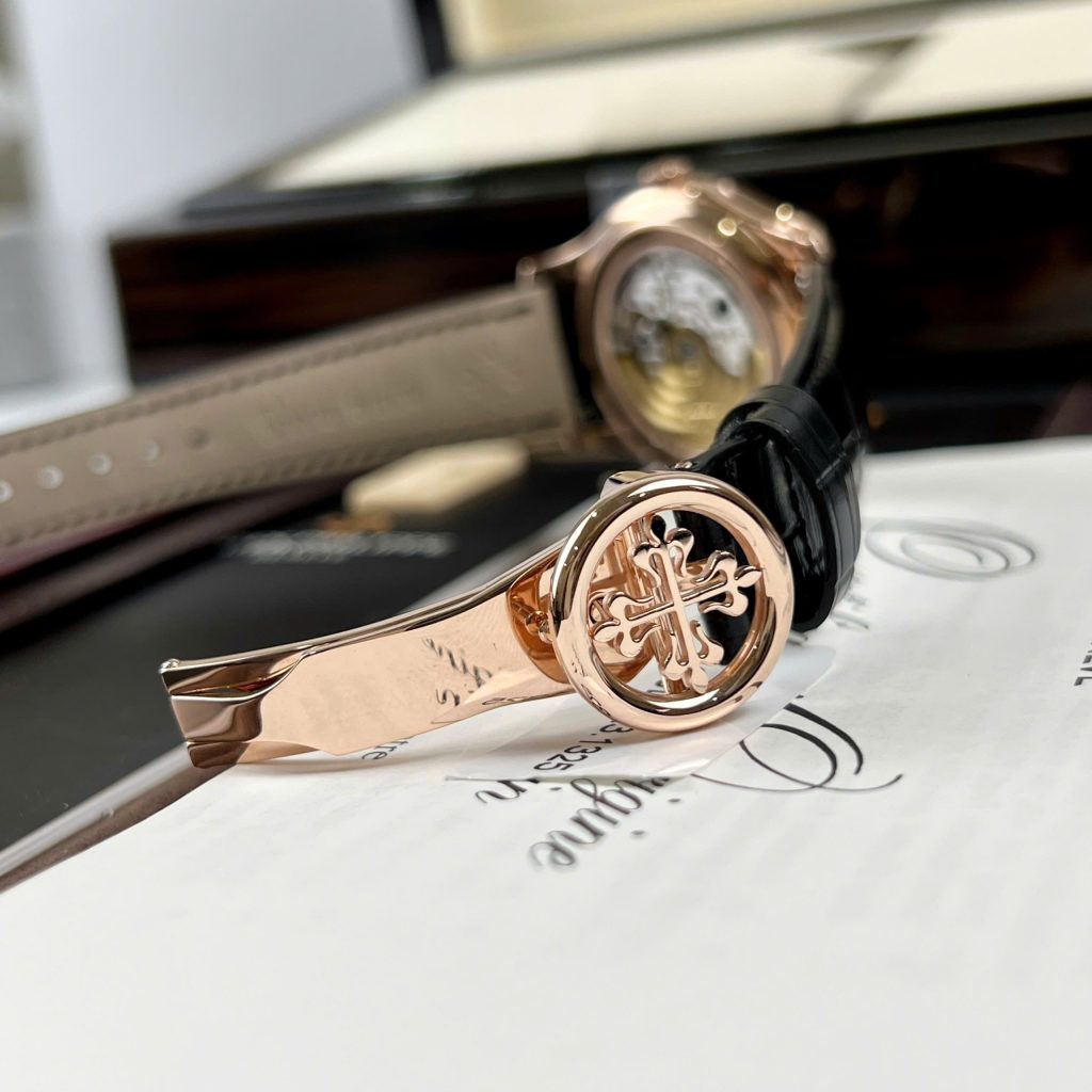 Đồng Hồ Patek Philippe 5205R Chế Tác Bọc Vàng 18K Dây Da Đen Xưởng GR 40mm