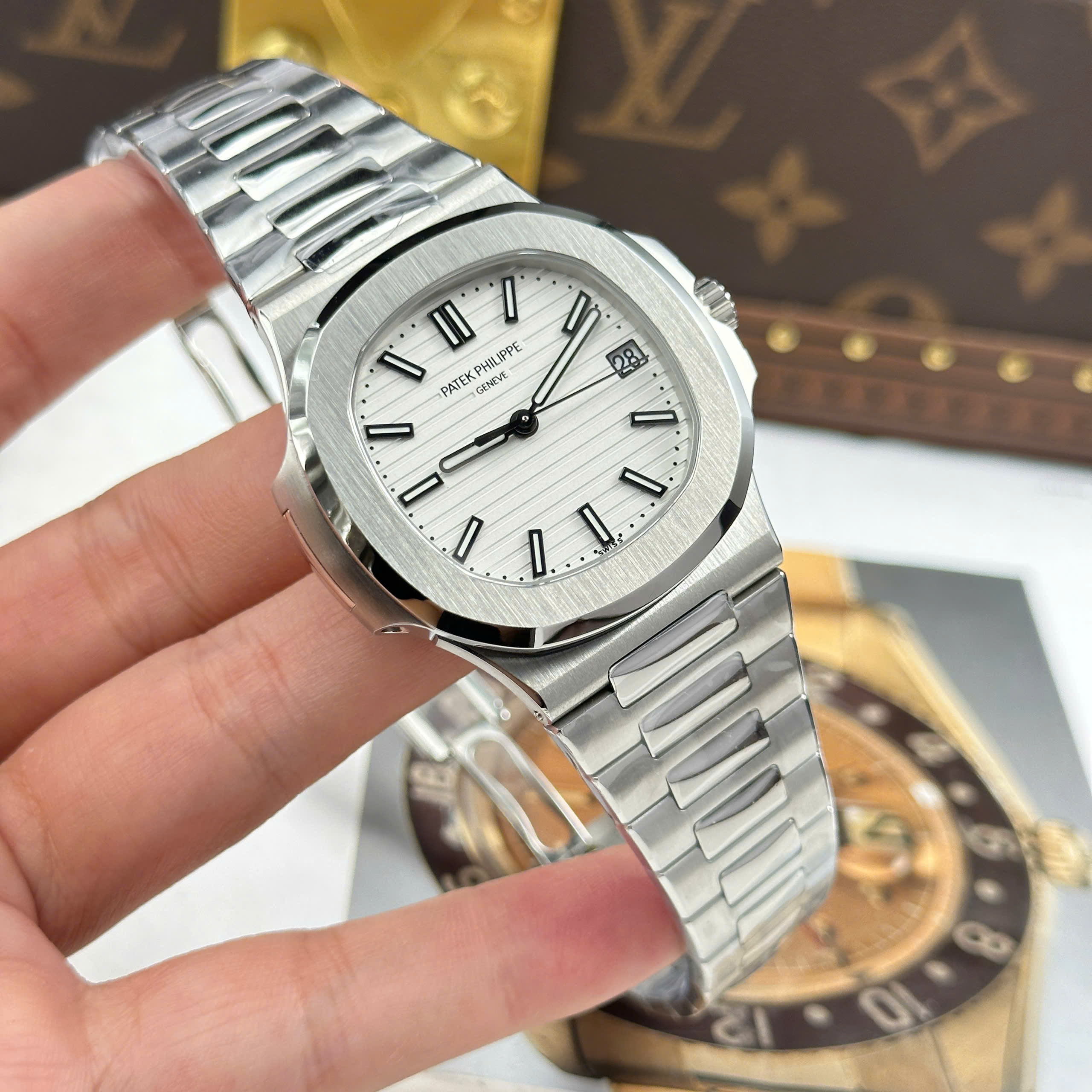 Đồng Hồ Patek Philippe Nautilus 5711 Replica 11 Mặt Trắng Tinh Chỉnh Nhà Máy BBF 40mm (3) Đồng Hồ Patek Philippe Nautilus 5711 Replica 11 Mặt Trắng Tinh Chỉnh Nhà Máy BBF 40mm