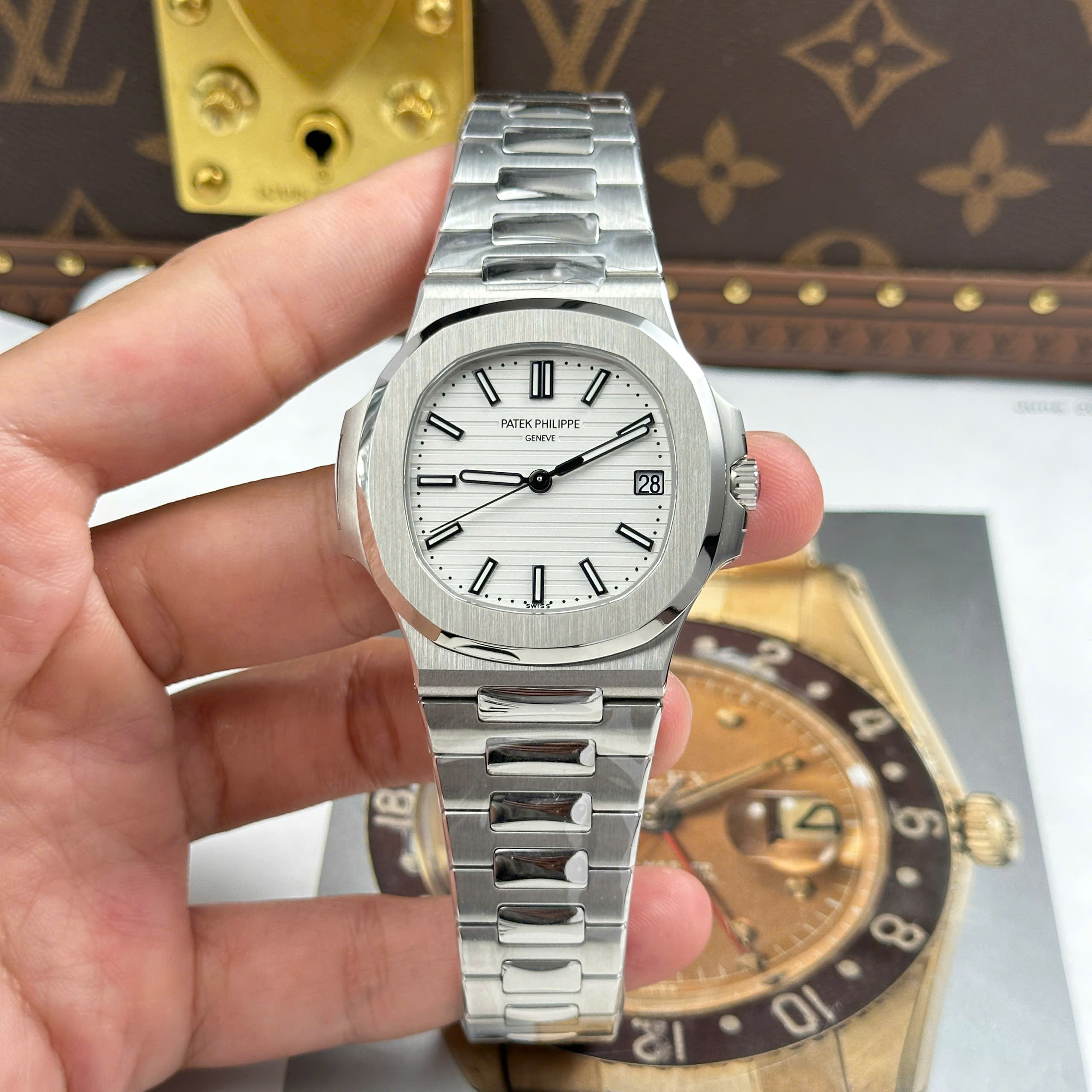 Đồng Hồ Patek Philippe Nautilus 5711 Replica 11 Mặt Trắng Tinh Chỉnh Nhà Máy BBF 40mm (4) Đồng Hồ Patek Philippe Nautilus 5711 Replica 11 Mặt Trắng Tinh Chỉnh Nhà Máy BBF 40mm