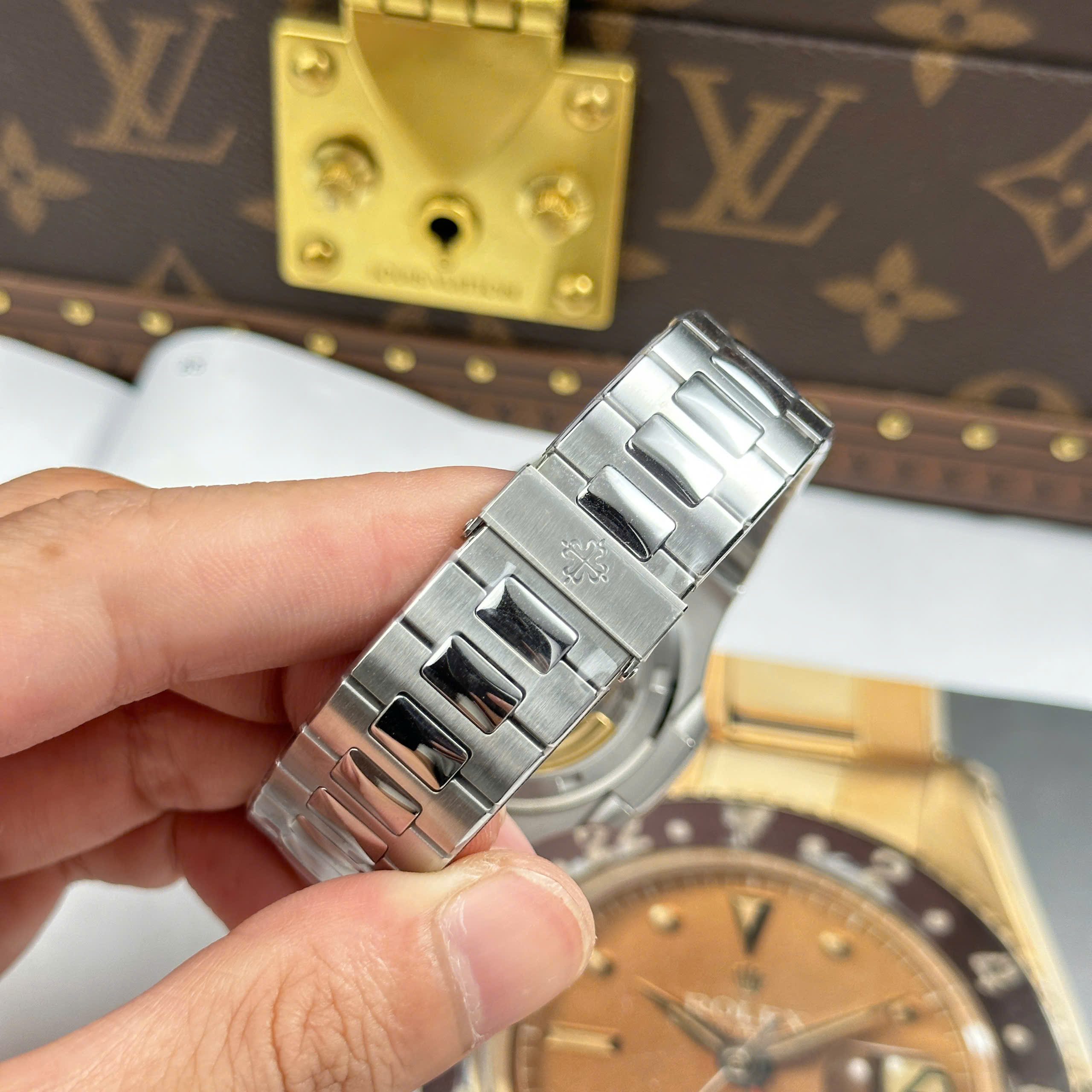 Đồng Hồ Patek Philippe Nautilus 5711 Replica 11 Mặt Trắng Tinh Chỉnh Nhà Máy BBF 40mm (6) Đồng Hồ Patek Philippe Nautilus 5711 Replica 11 Mặt Trắng Tinh Chỉnh Nhà Máy BBF 40mm