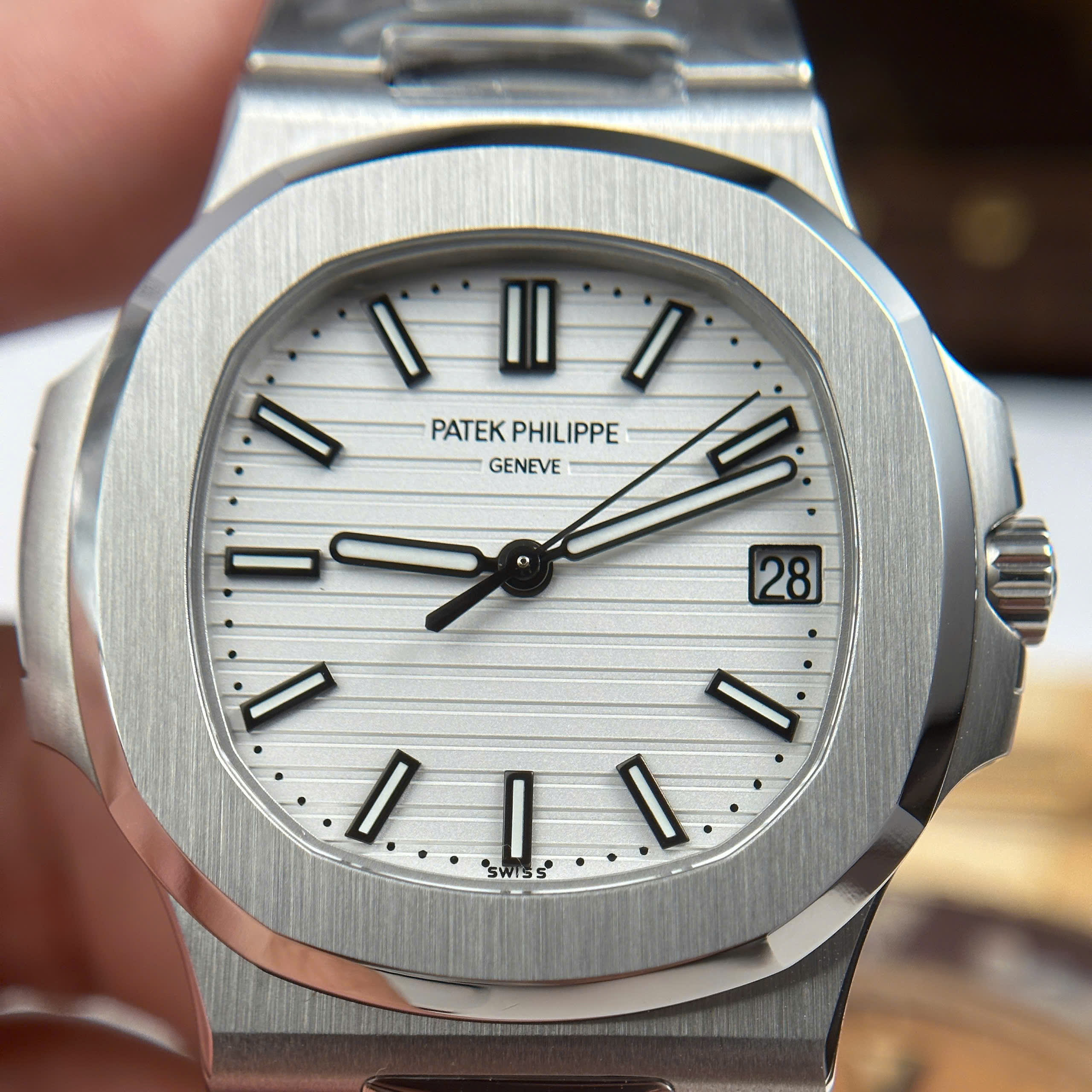 Đồng Hồ Patek Philippe Nautilus 5711 Replica 11 Mặt Trắng Tinh Chỉnh Nhà Máy BBF 40mm (8) Đồng Hồ Patek Philippe Nautilus 5711 Replica 11 Mặt Trắng Tinh Chỉnh Nhà Máy BBF 40mm