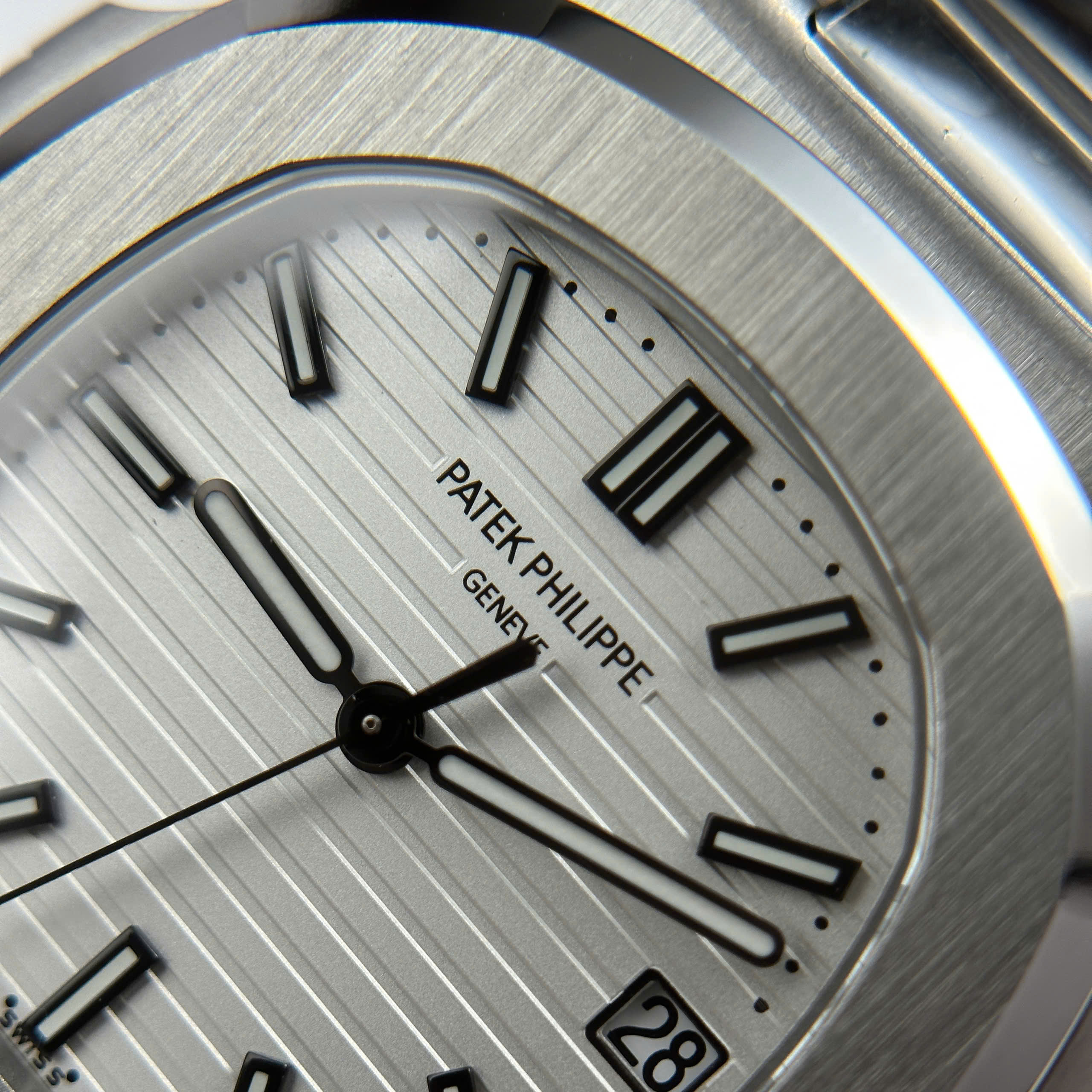 Đồng Hồ Patek Philippe Nautilus 5711 Replica 11 Mặt Trắng Tinh Chỉnh Nhà Máy BBF 40mm (9) Đồng Hồ Patek Philippe Nautilus 5711 Replica 11 Mặt Trắng Tinh Chỉnh Nhà Máy BBF 40mm