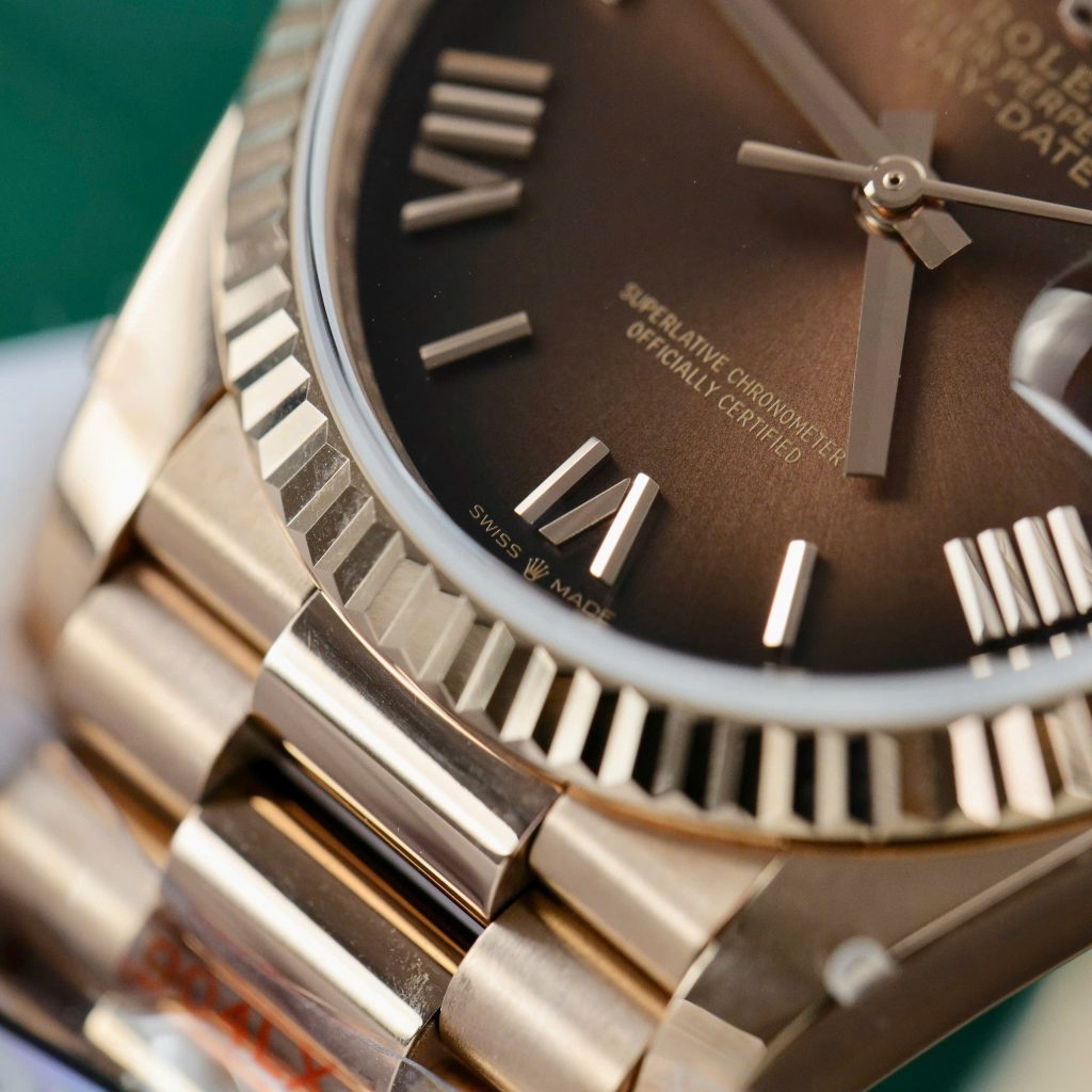 Đồng Hồ Rolex Day-Date 128235 Chế Tác Mặt Chocolate Trọng Lượng 159gr Nhà Máy QF 36mm