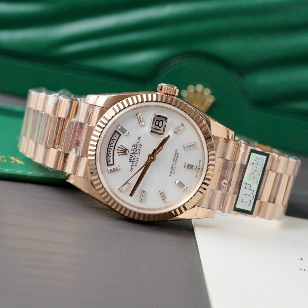 Đồng Hồ Rolex Day-Date 128238 Replica Mặt MOP Trọng Lượng 158gr Nhà Máy QF 36mm